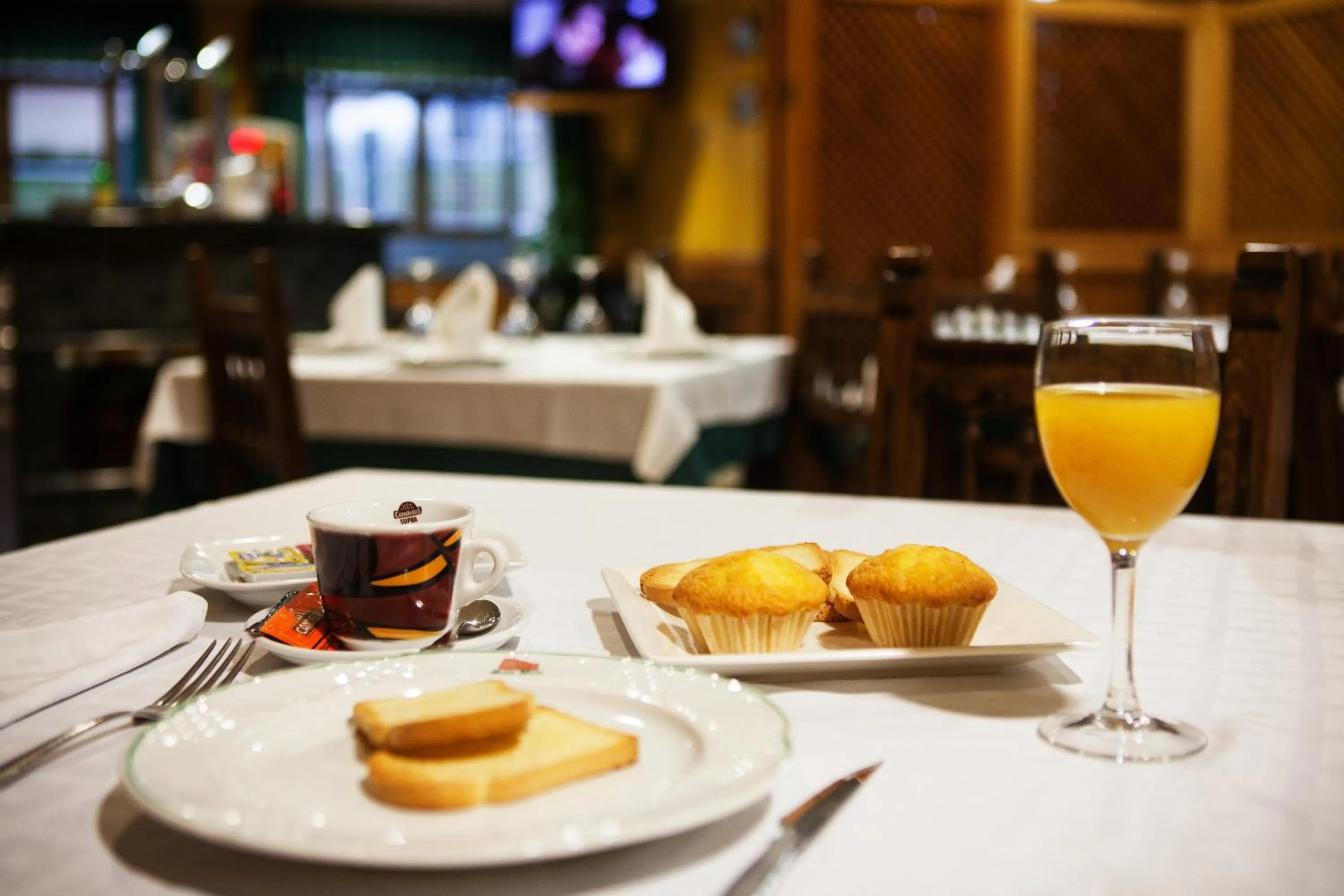 Restaurant/places to eat in Hotel San Briz