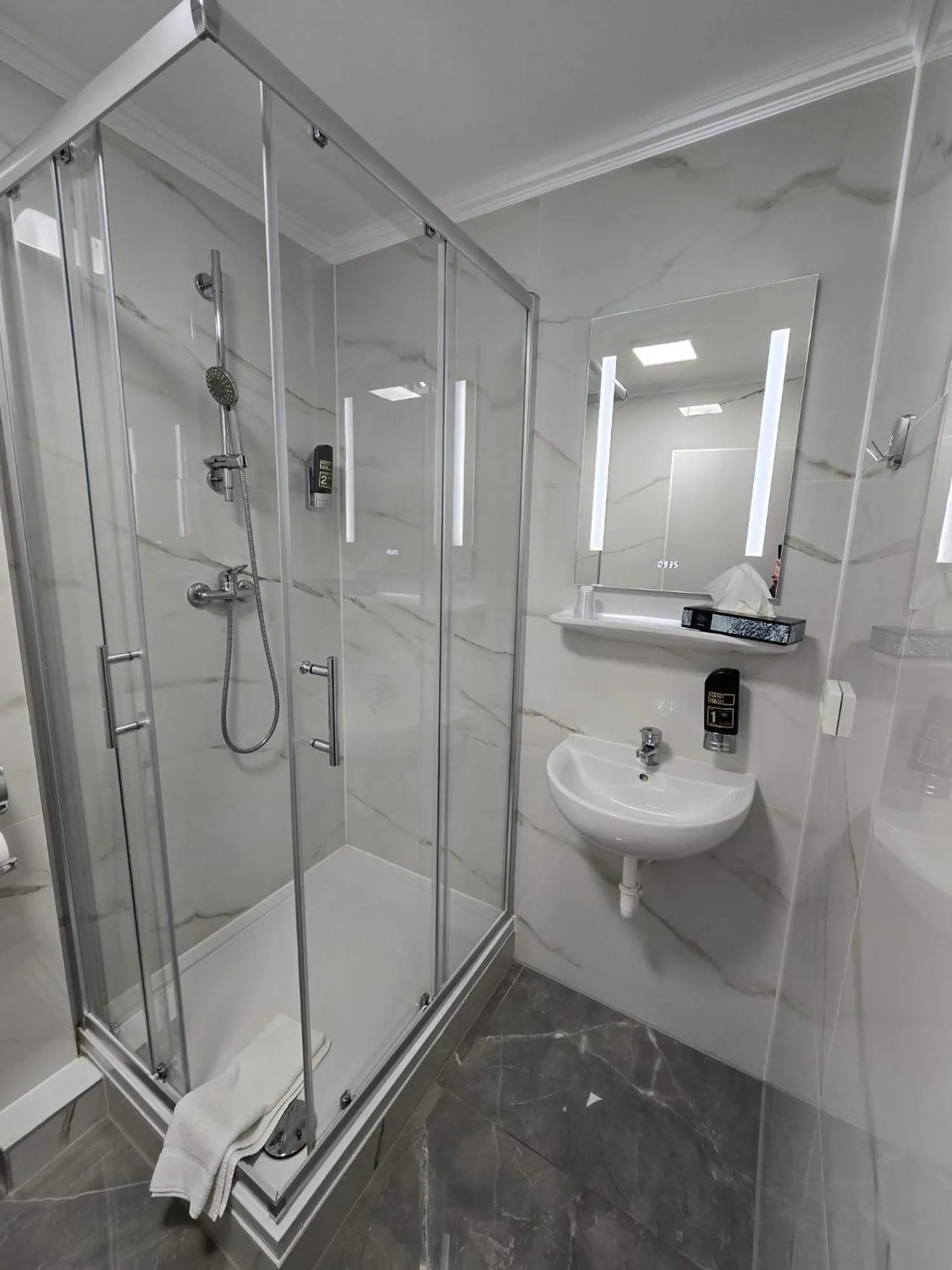 Shower in Hotel Arche