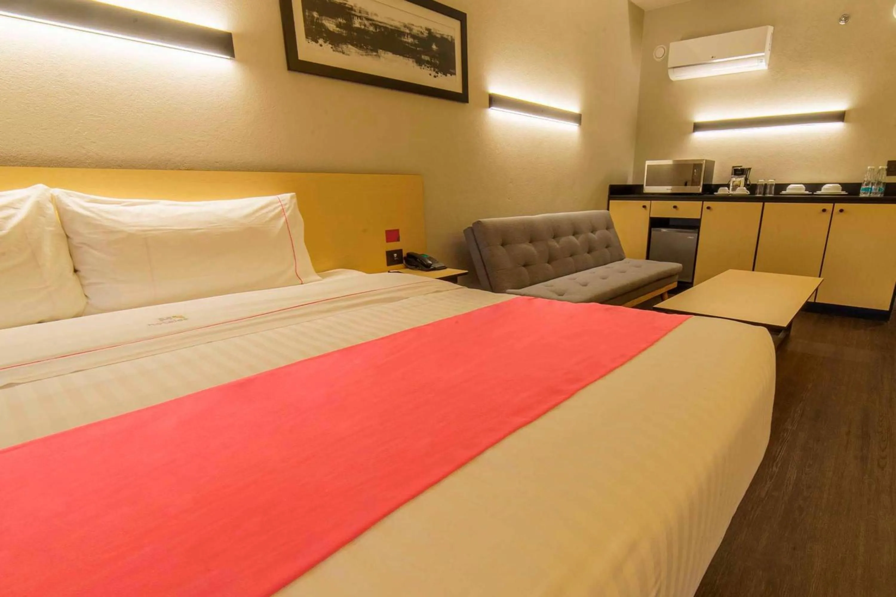 Photo of the whole room, Bed in Hotel MX mas cuautitlan Izcalli, Trademark by Wyndham