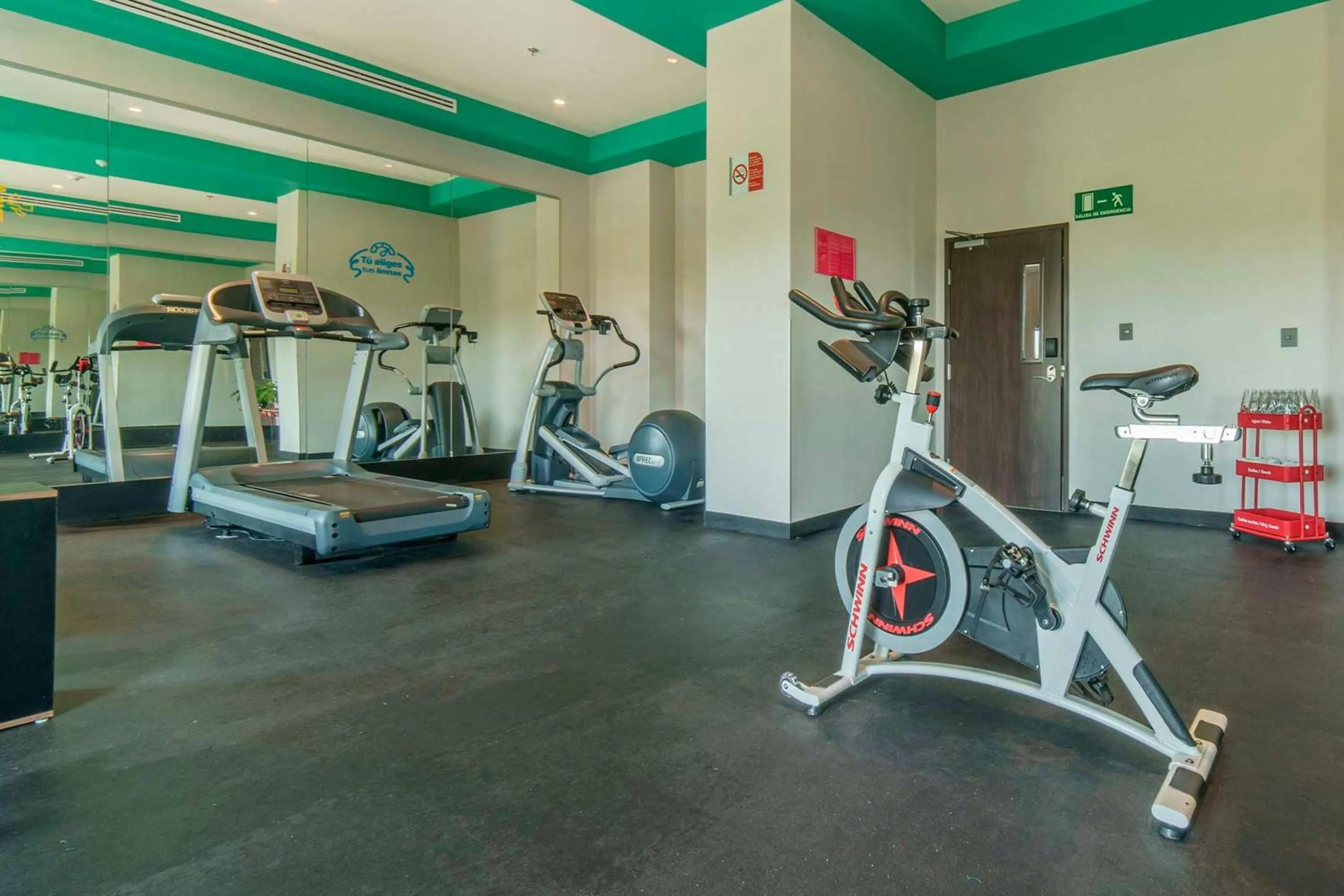 Fitness centre/facilities in Hotel MX mas cuautitlan Izcalli, Trademark by Wyndham