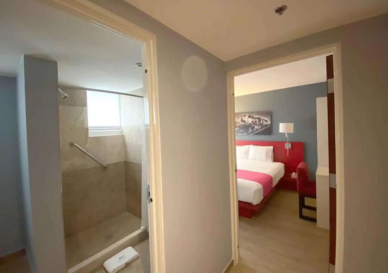 Photo of the whole room, Bed in Hotel MX forum buenavista CDMX, Trademark by Wyndham