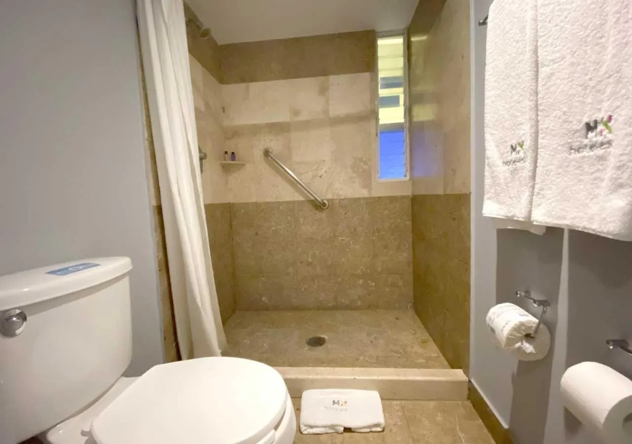 Toilet in Hotel MX forum buenavista CDMX, Trademark by Wyndham