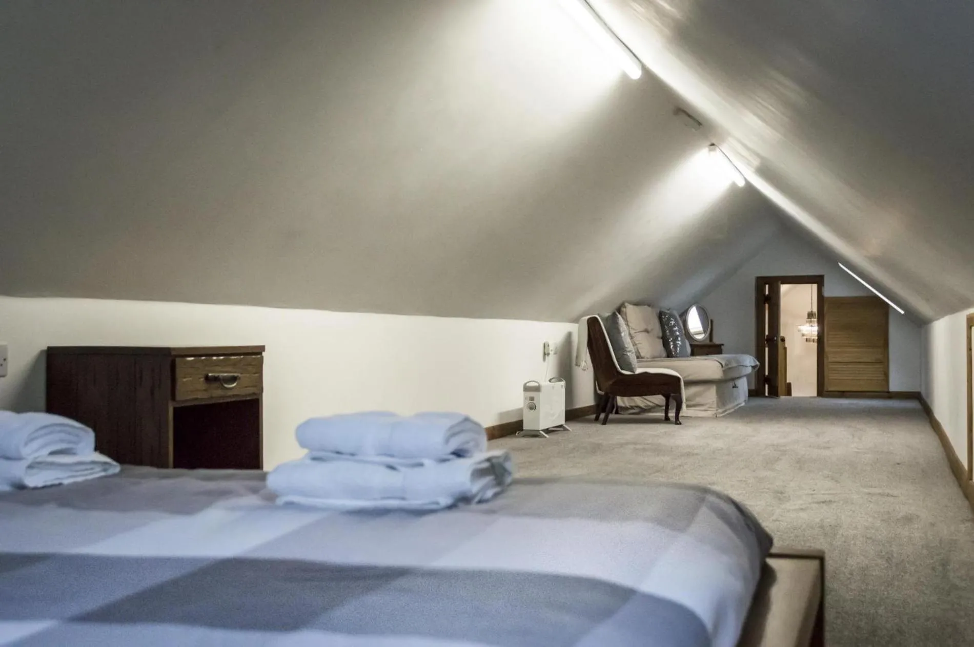 Floor plan, Bed in Orchard Cottage - Luxurious Barn Conversion - Beavers Hill