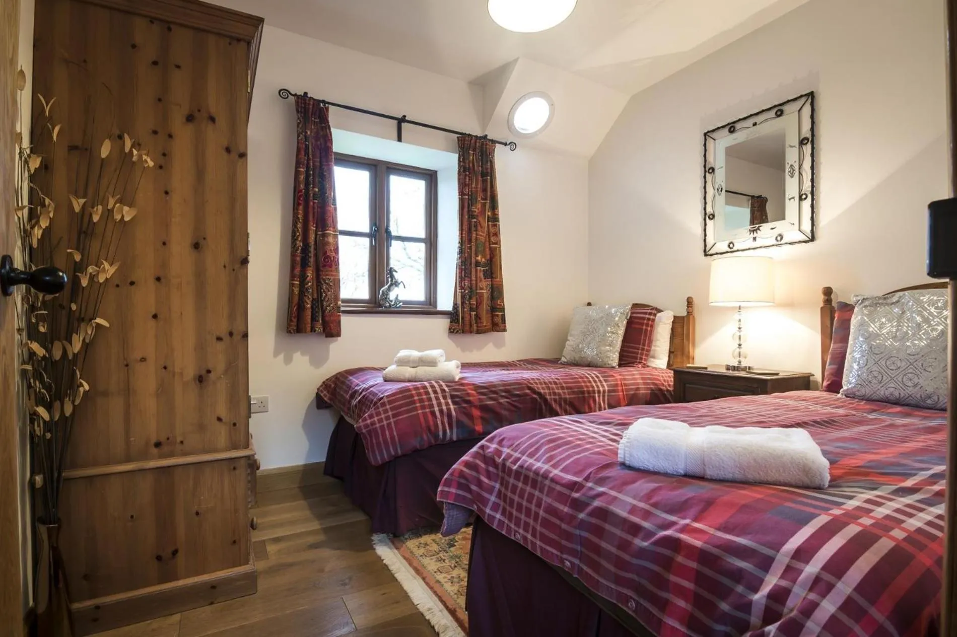 Floor plan, Bed in Orchard Cottage - Luxurious Barn Conversion - Beavers Hill