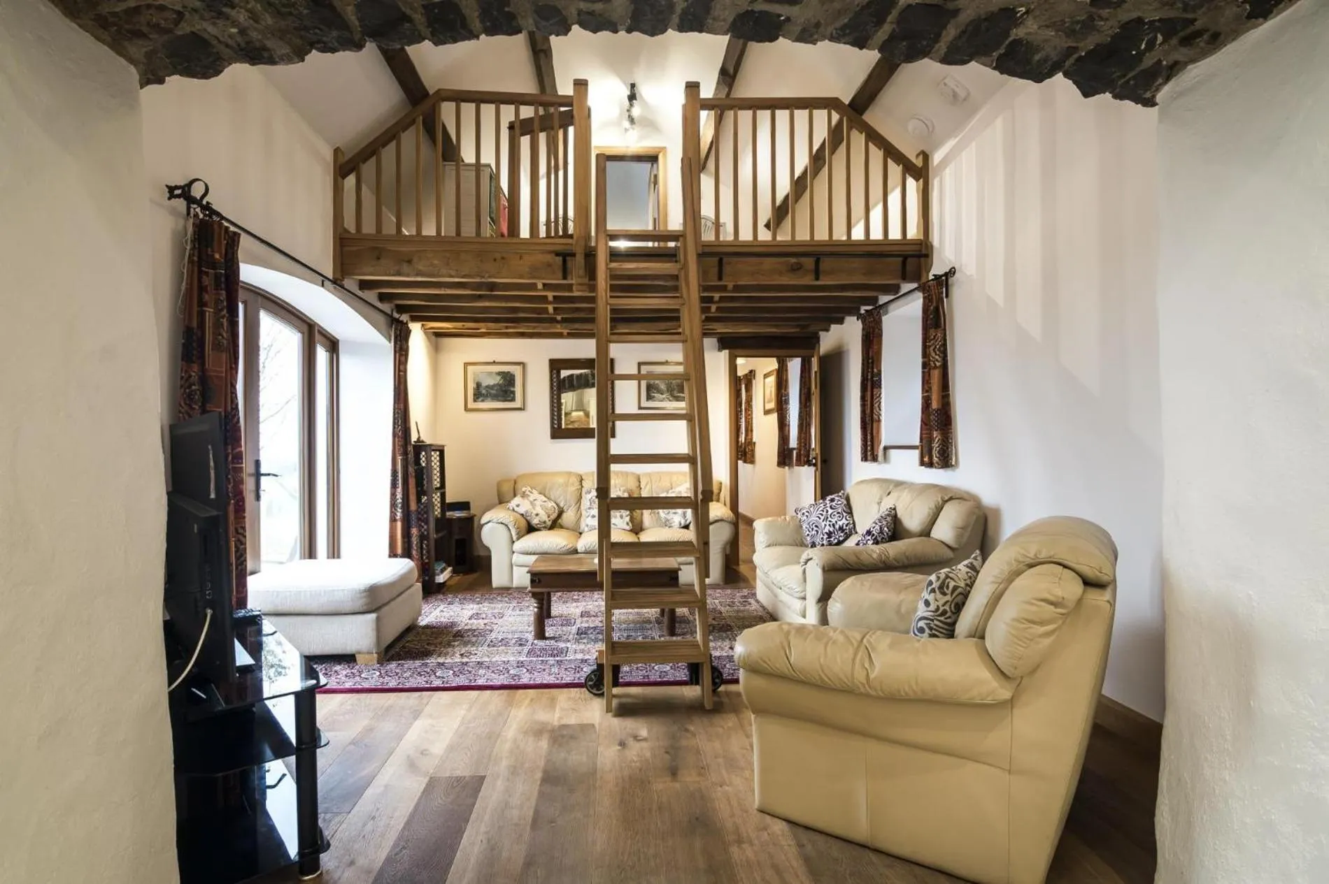 Floor plan in Orchard Cottage - Luxurious Barn Conversion - Beavers Hill