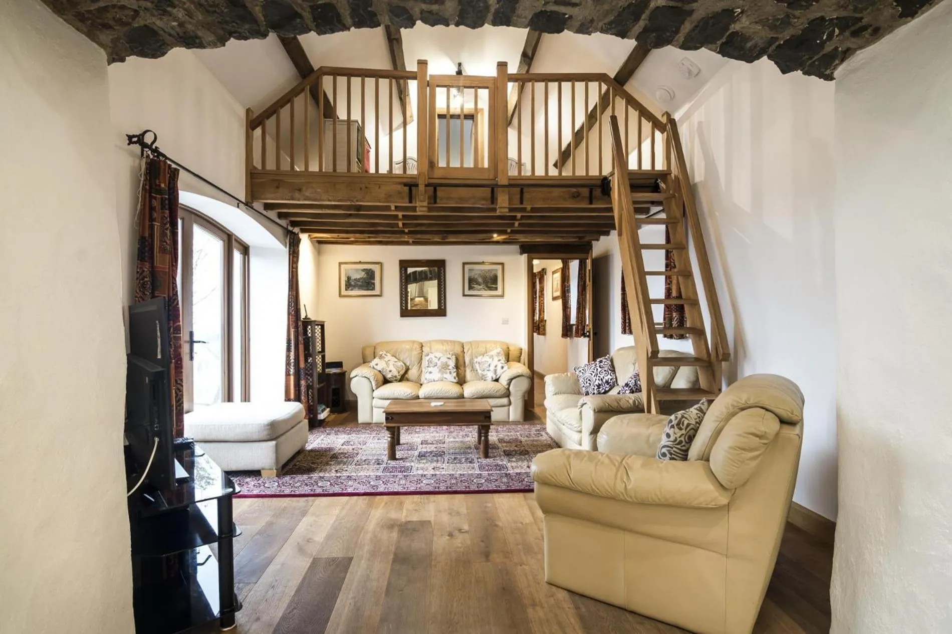Floor plan in Orchard Cottage - Luxurious Barn Conversion - Beavers Hill