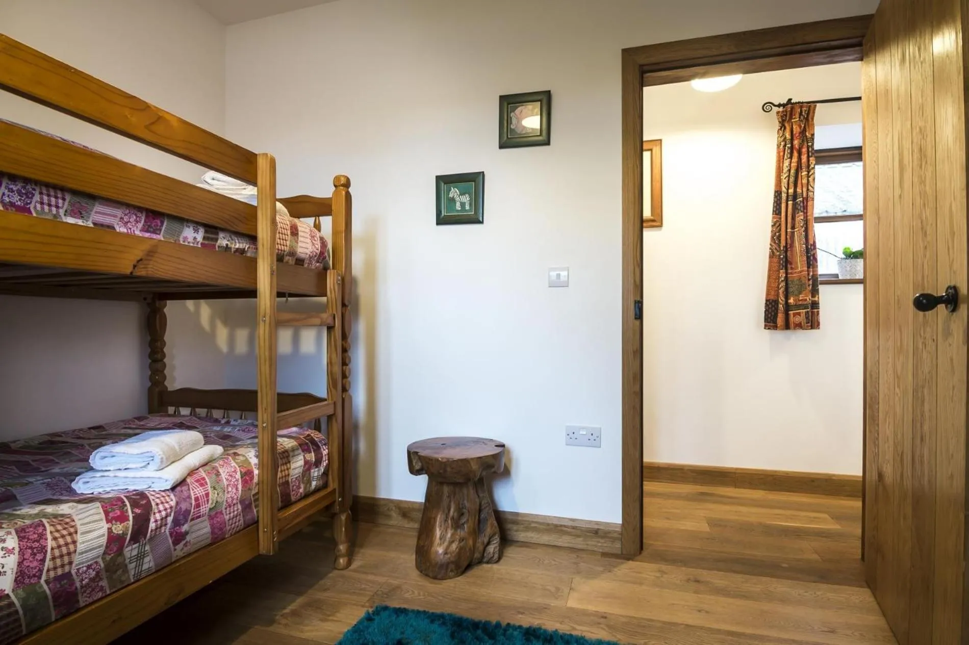 Floor plan, Bed in Orchard Cottage - Luxurious Barn Conversion - Beavers Hill