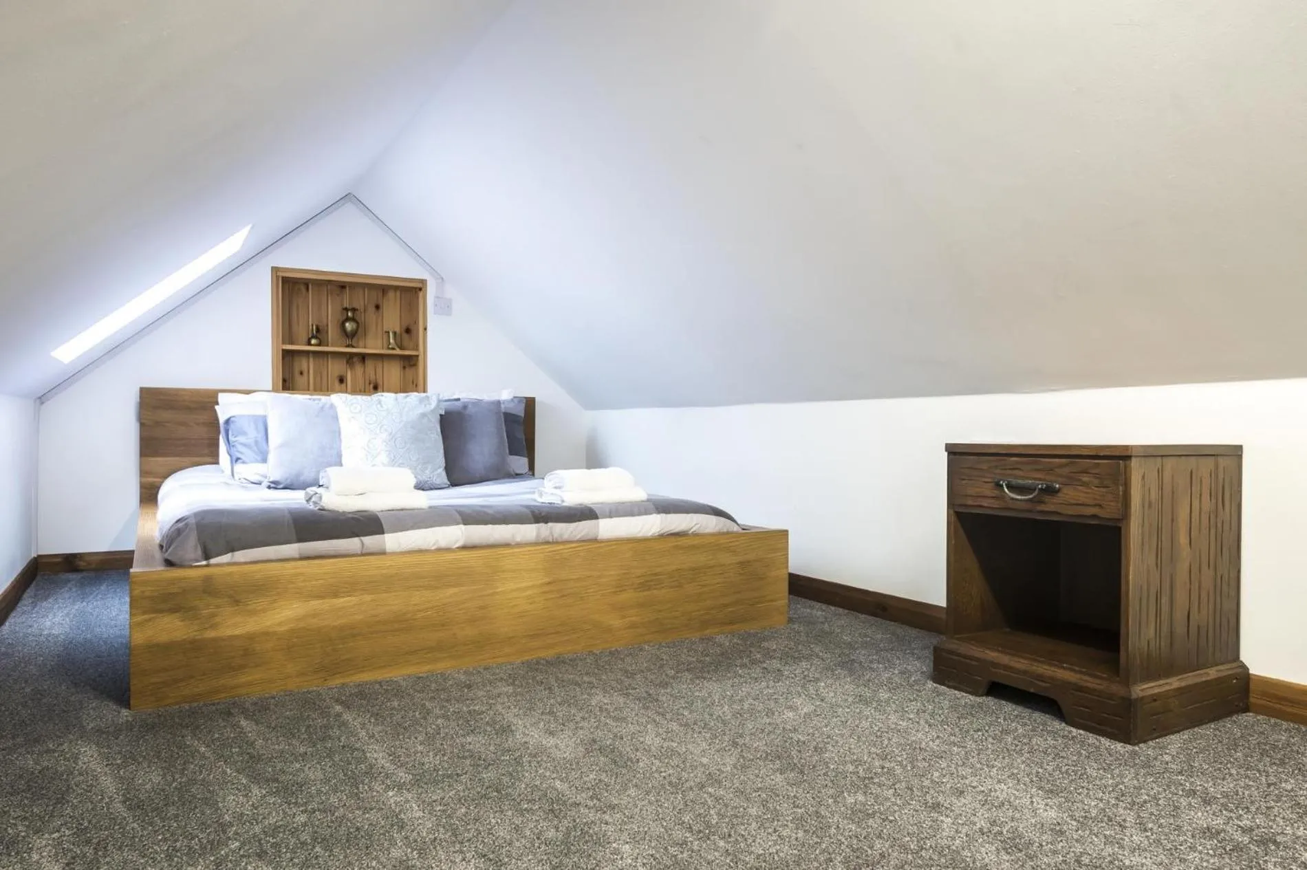 Floor plan, Bed in Orchard Cottage - Luxurious Barn Conversion - Beavers Hill