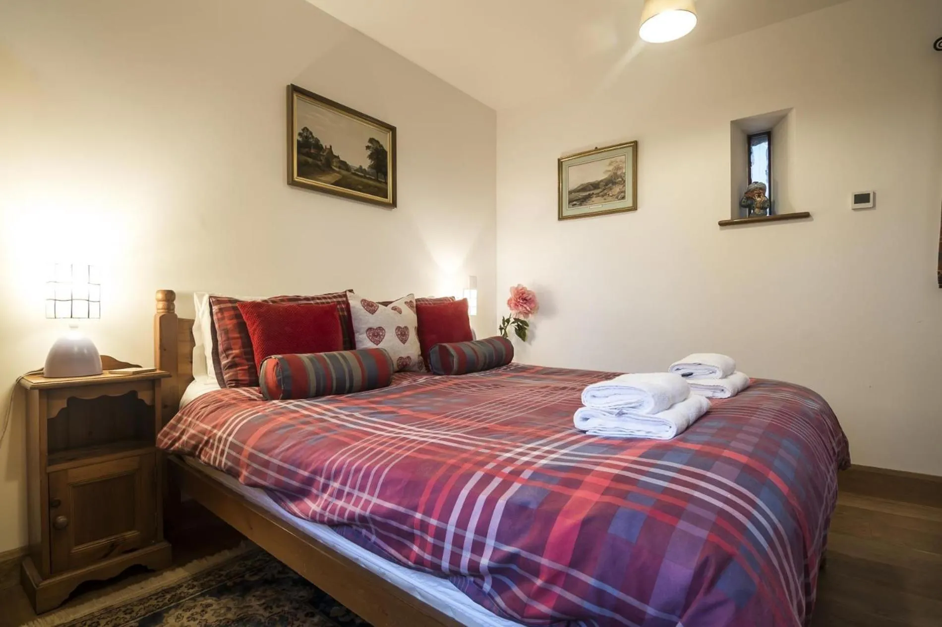 Floor plan, Bed in Orchard Cottage - Luxurious Barn Conversion - Beavers Hill