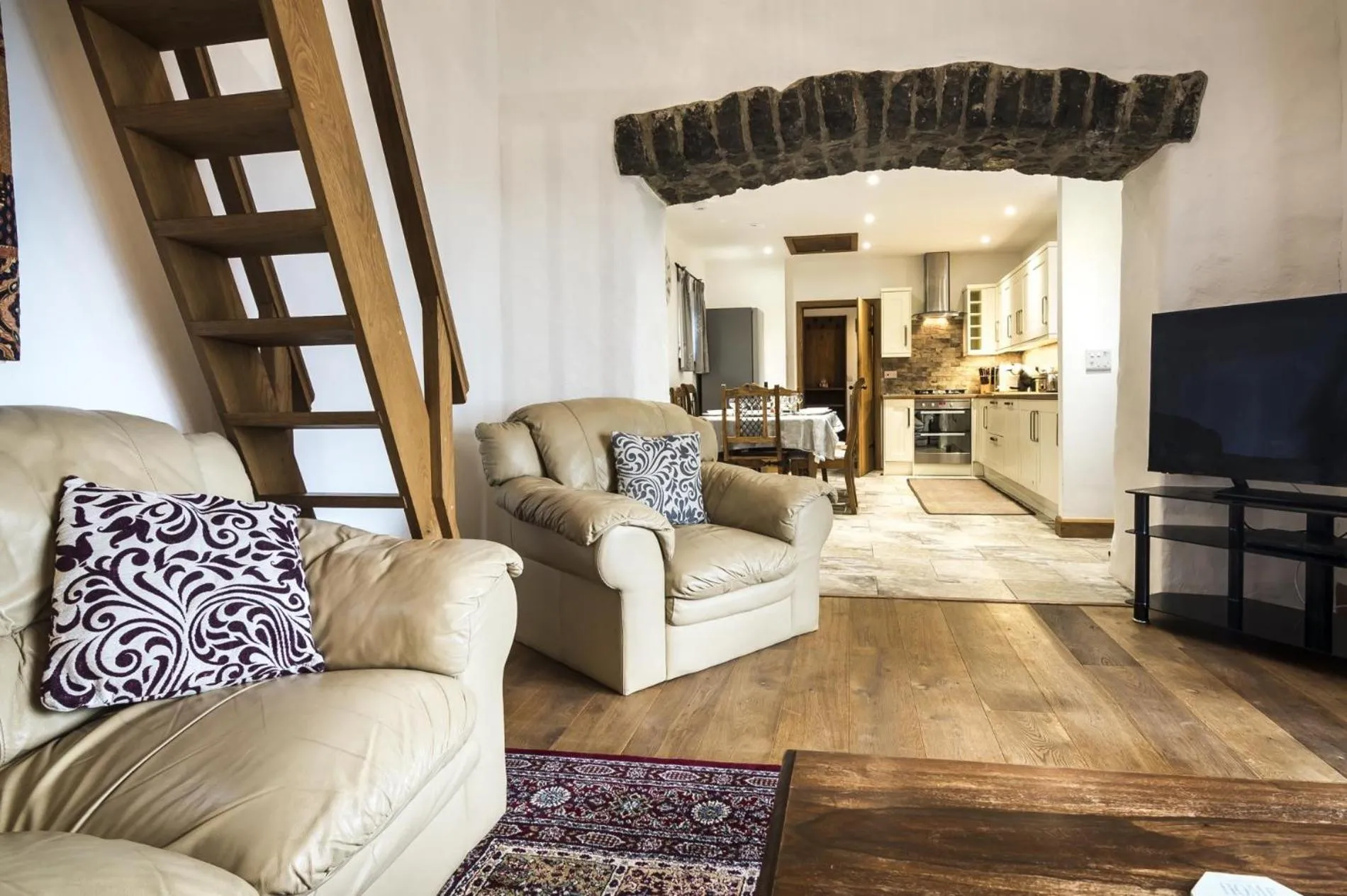 Floor plan in Orchard Cottage - Luxurious Barn Conversion - Beavers Hill