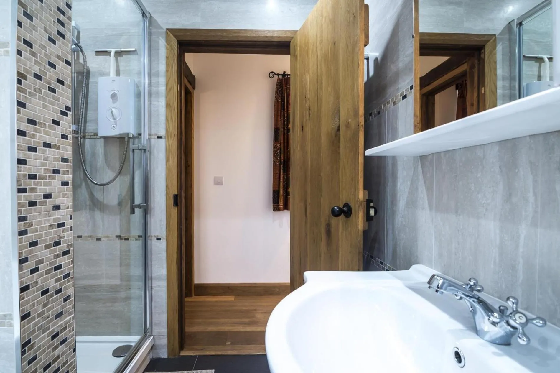 Floor plan in Orchard Cottage - Luxurious Barn Conversion - Beavers Hill