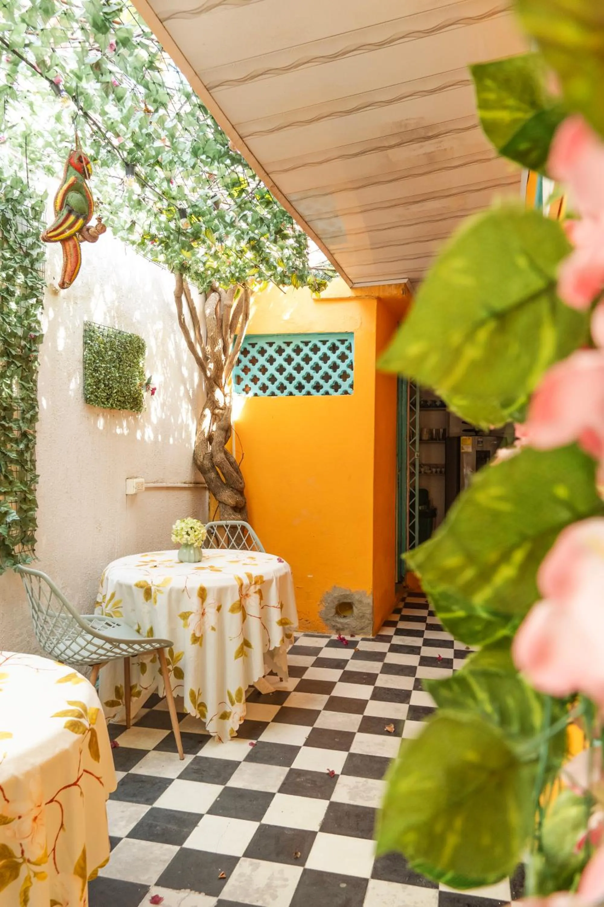 Dining area in Casa Renacer