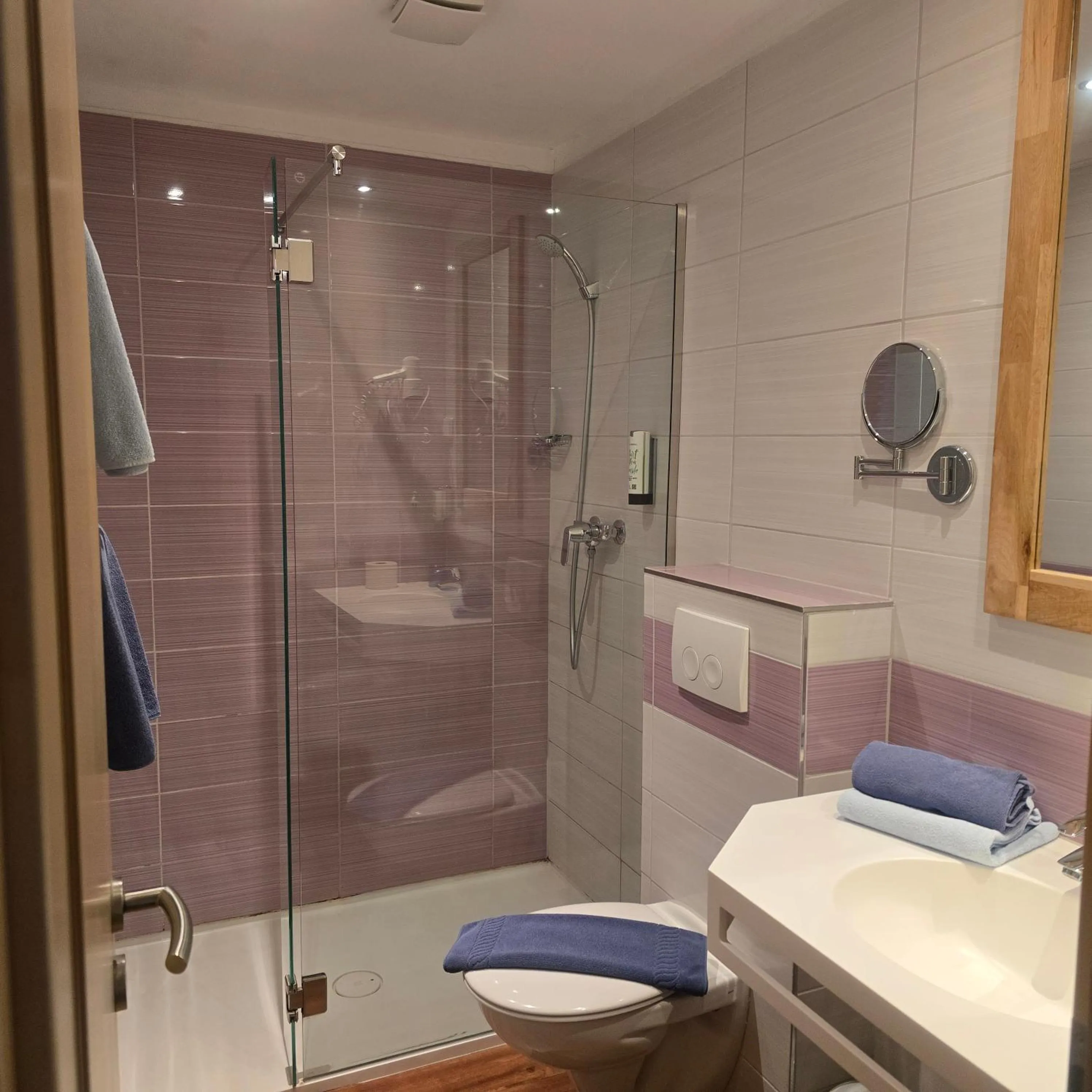 Shower in Hotel am Kurpark