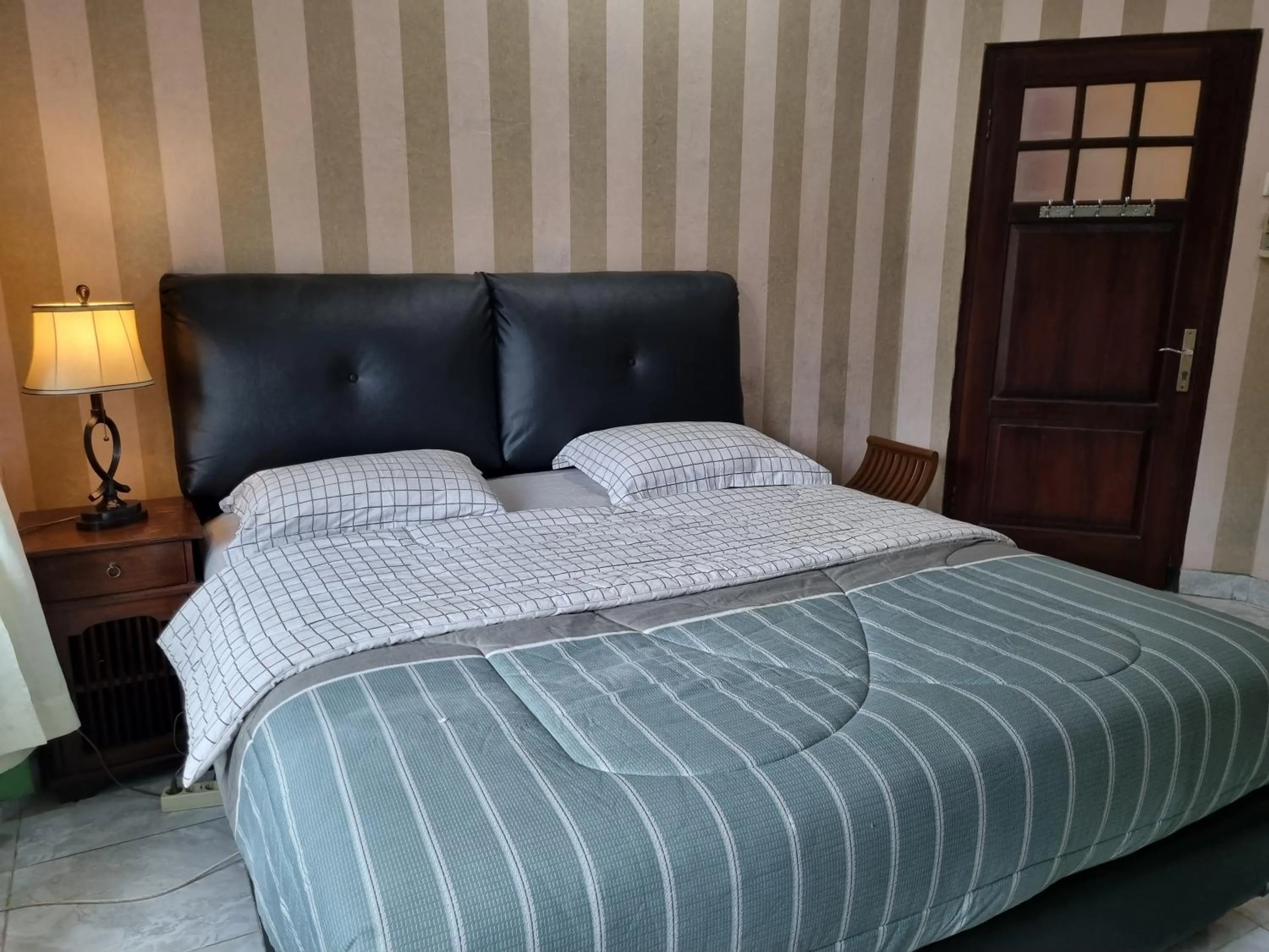 Bedroom, Bed in House of Ken