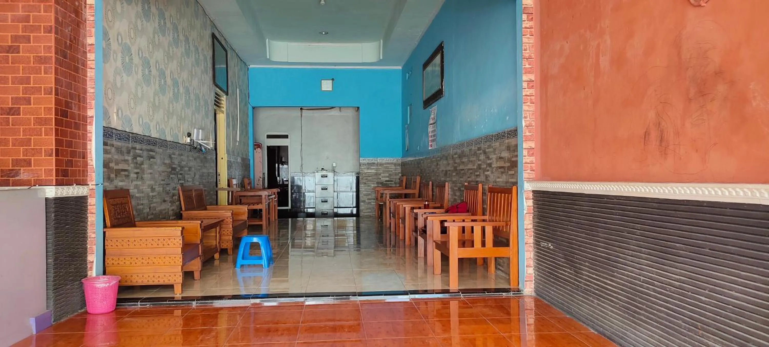 Lobby or reception in Hotel Keluarga Mekar Jaya Syariah Near UNS Solo