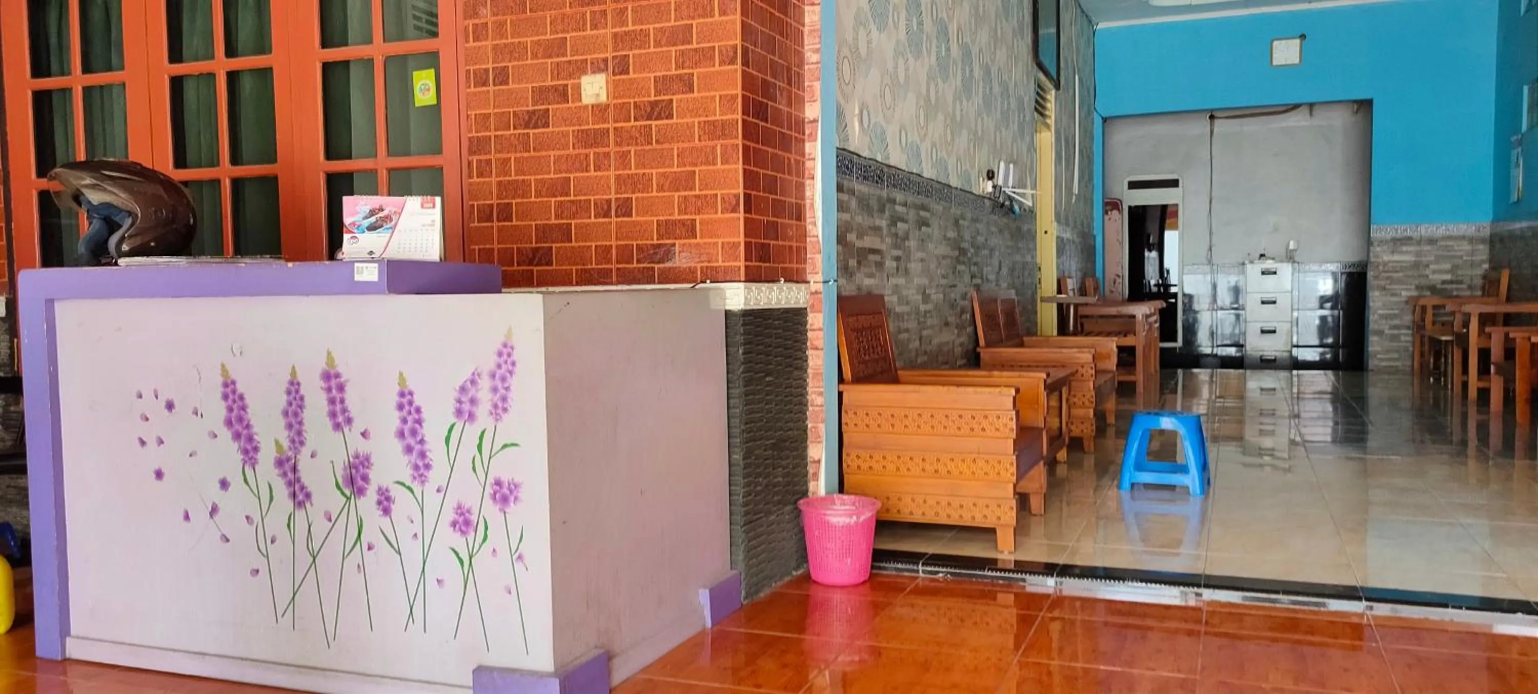 Lobby or reception in Hotel Keluarga Mekar Jaya Syariah Near UNS Solo