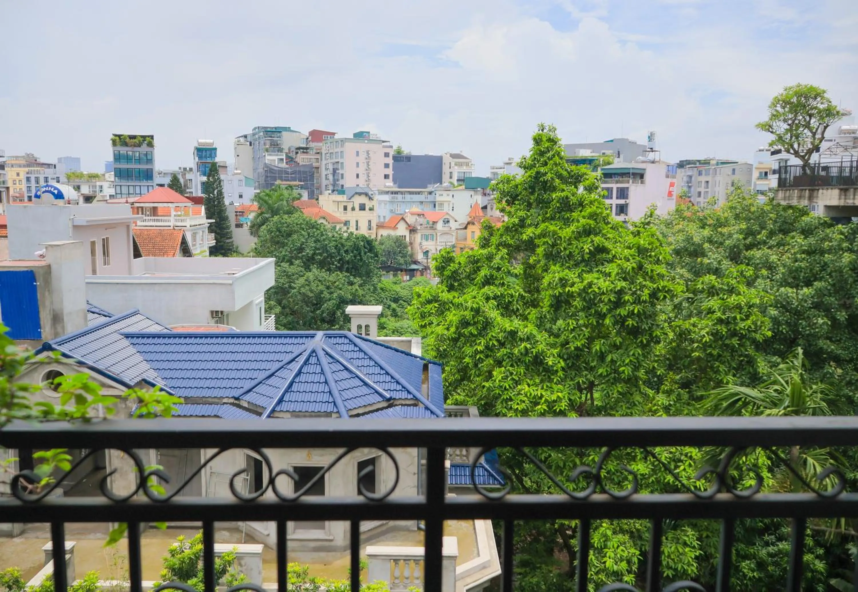 Balcony/Terrace in T98 Westlake Quang An - Tay ho Center Garden View Studio!