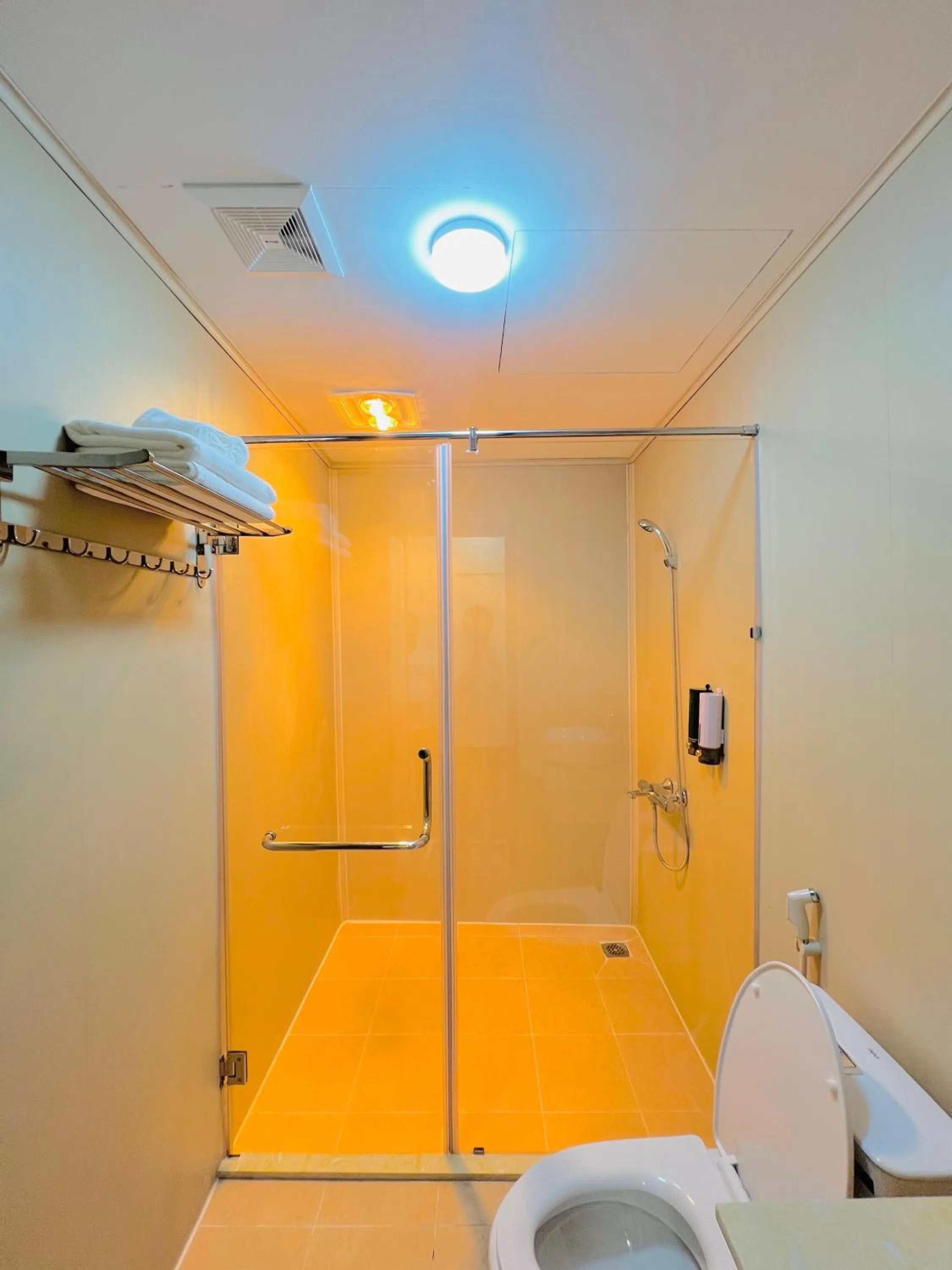 Shower in T98 Westlake Quang An - Tay ho Center Garden View Studio!