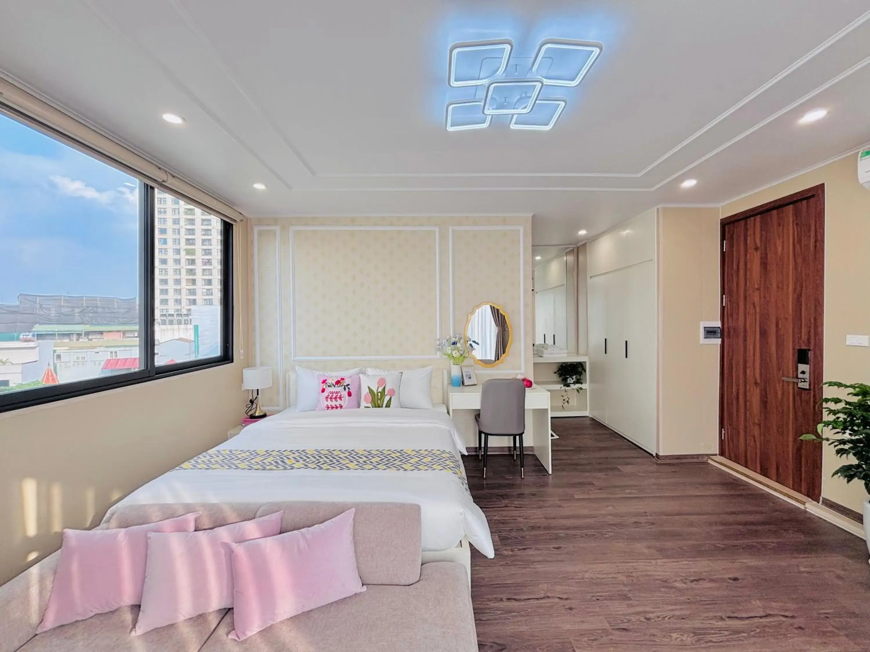 T98 Westlake Quang An - Tay ho Center Garden View Studio! T98 Westlake Quang An - Tay ho Center Garden View Studio!