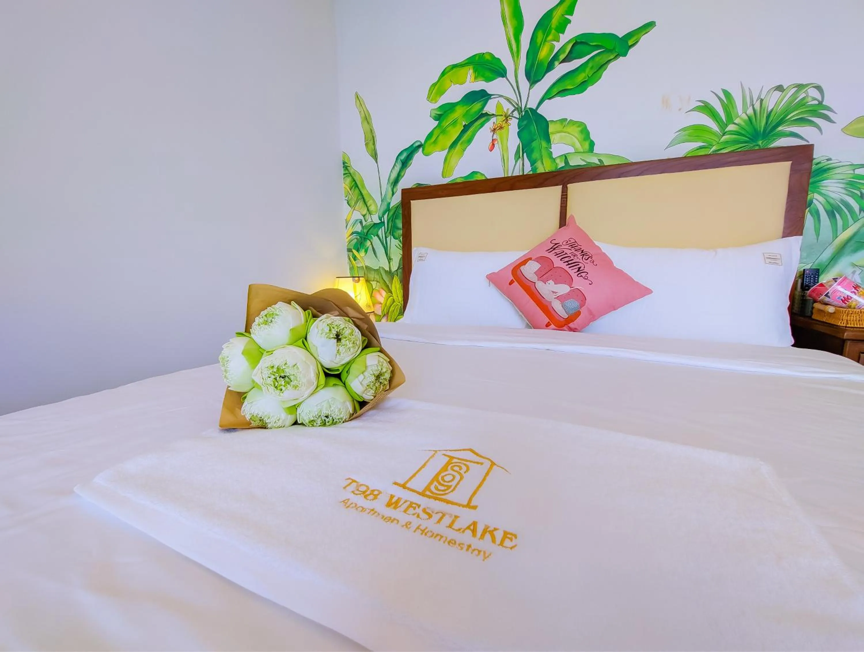 Bed in T98 Westlake Quang An - Tay ho Center Garden View Studio!