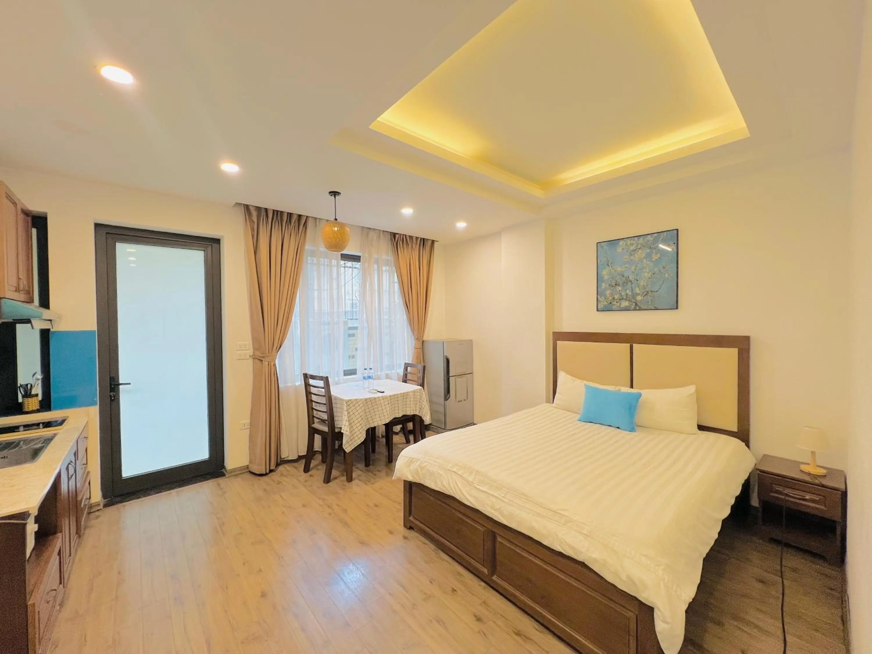 Bed in T98 Westlake Quang An - Tay ho Center Garden View Studio!