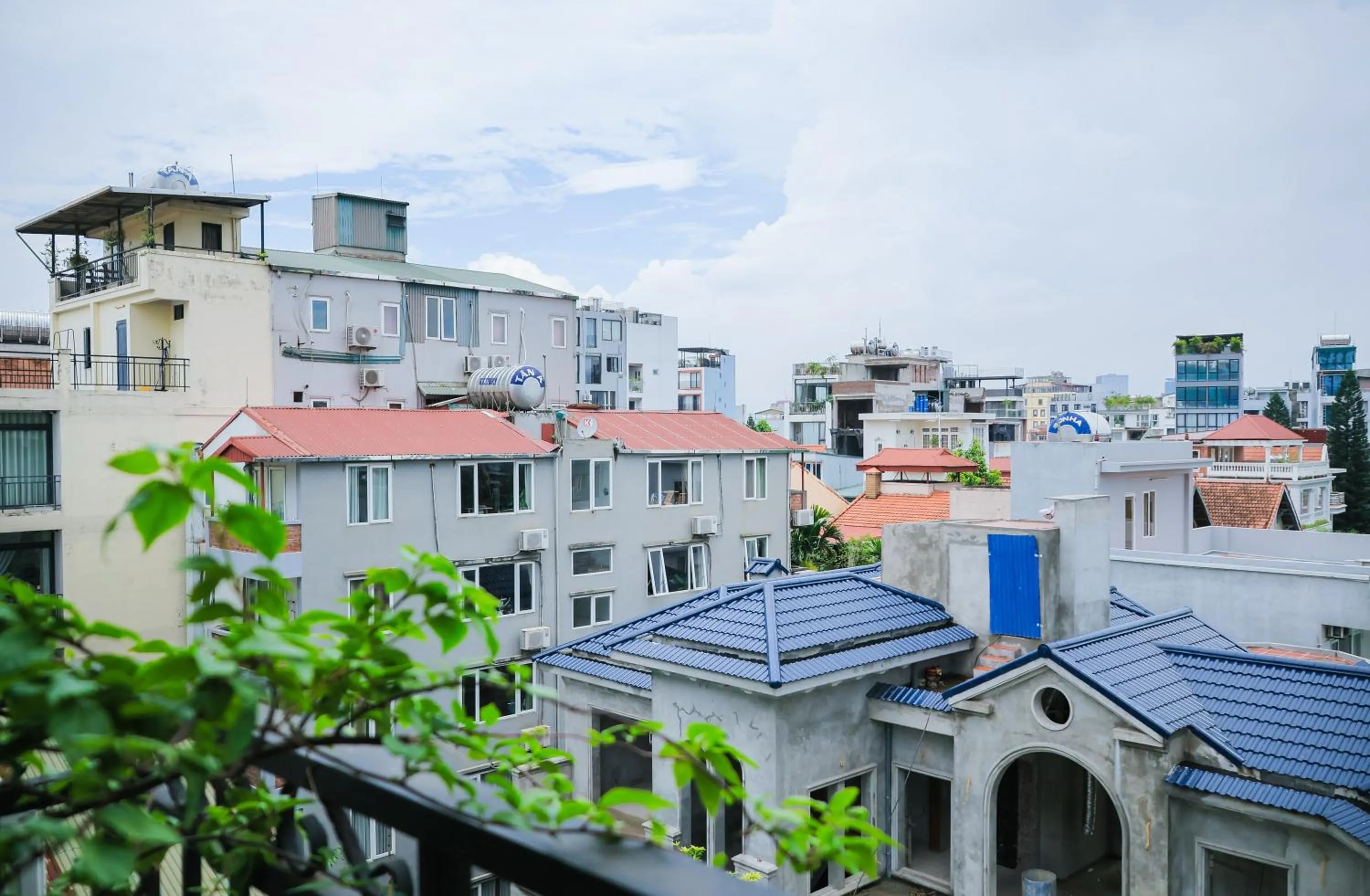 City view in T98 Westlake Quang An - Tay ho Center Garden View Studio!