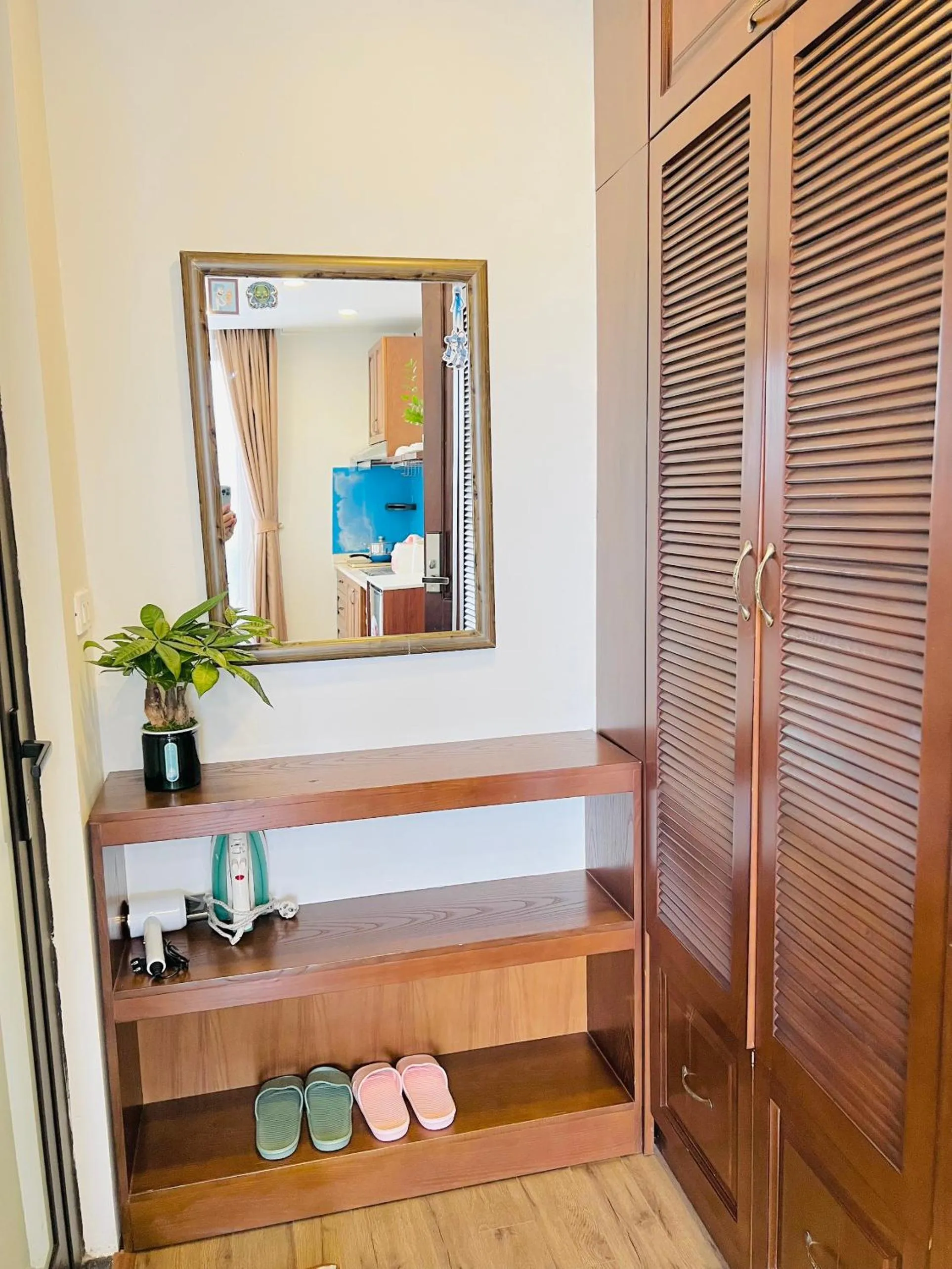 locker in T98 Westlake Quang An - Tay ho Center Garden View Studio!