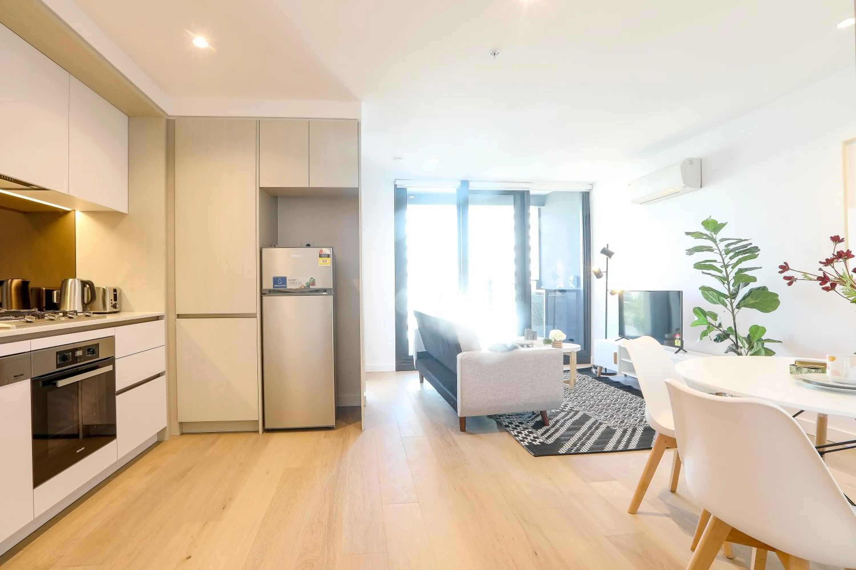 Kitchen or kitchenette in KOZYGURU DOCKLANDS MODERN COZY 1 BED ROOM UNIT MELBOURNE VDO628