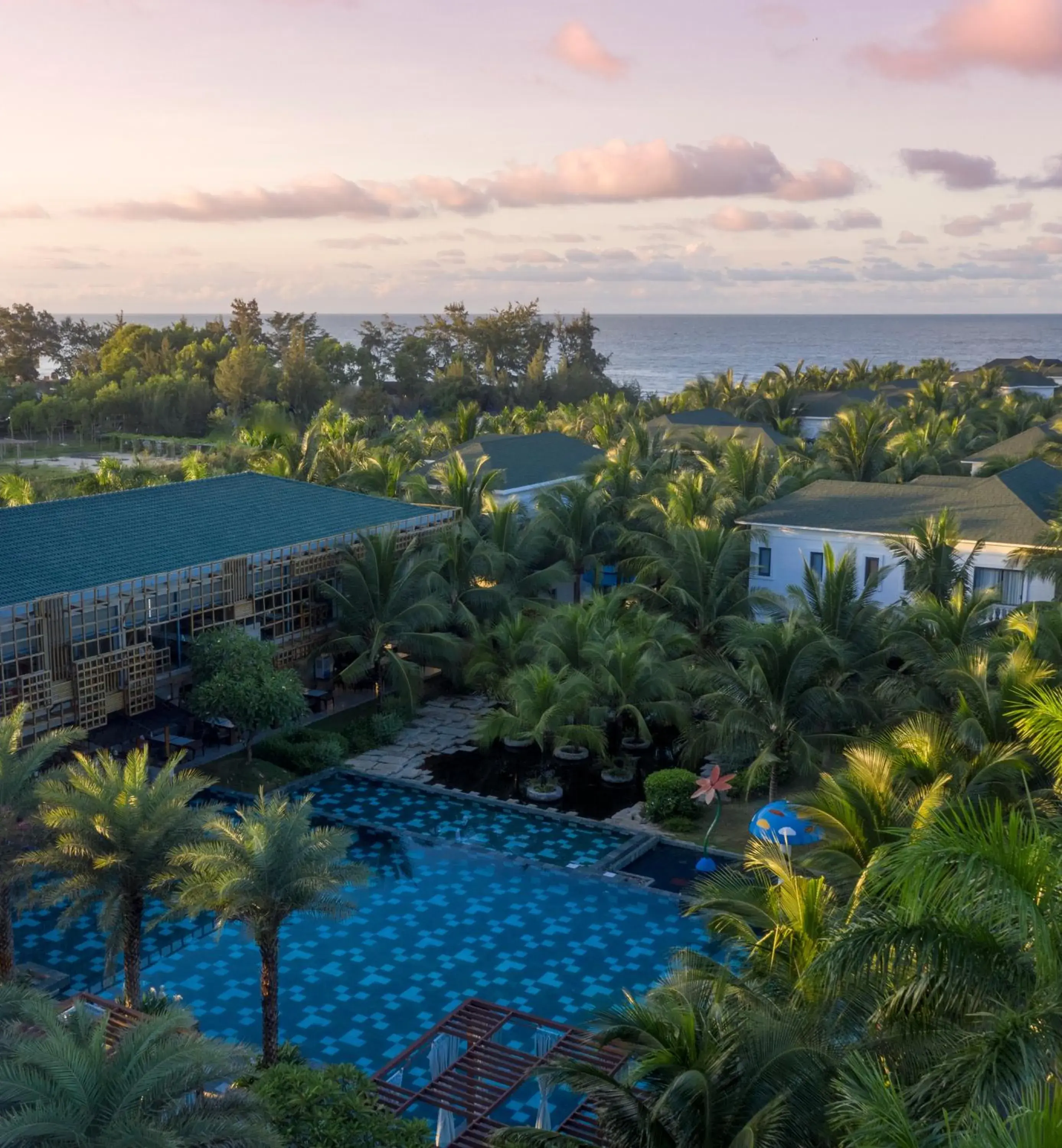 Swimming pool in Le Palmier Ho Tram Resort - Beachfront with Private Beach Swimming pool in Le Palmier Ho Tram Resort - Beachfront with Private Beach