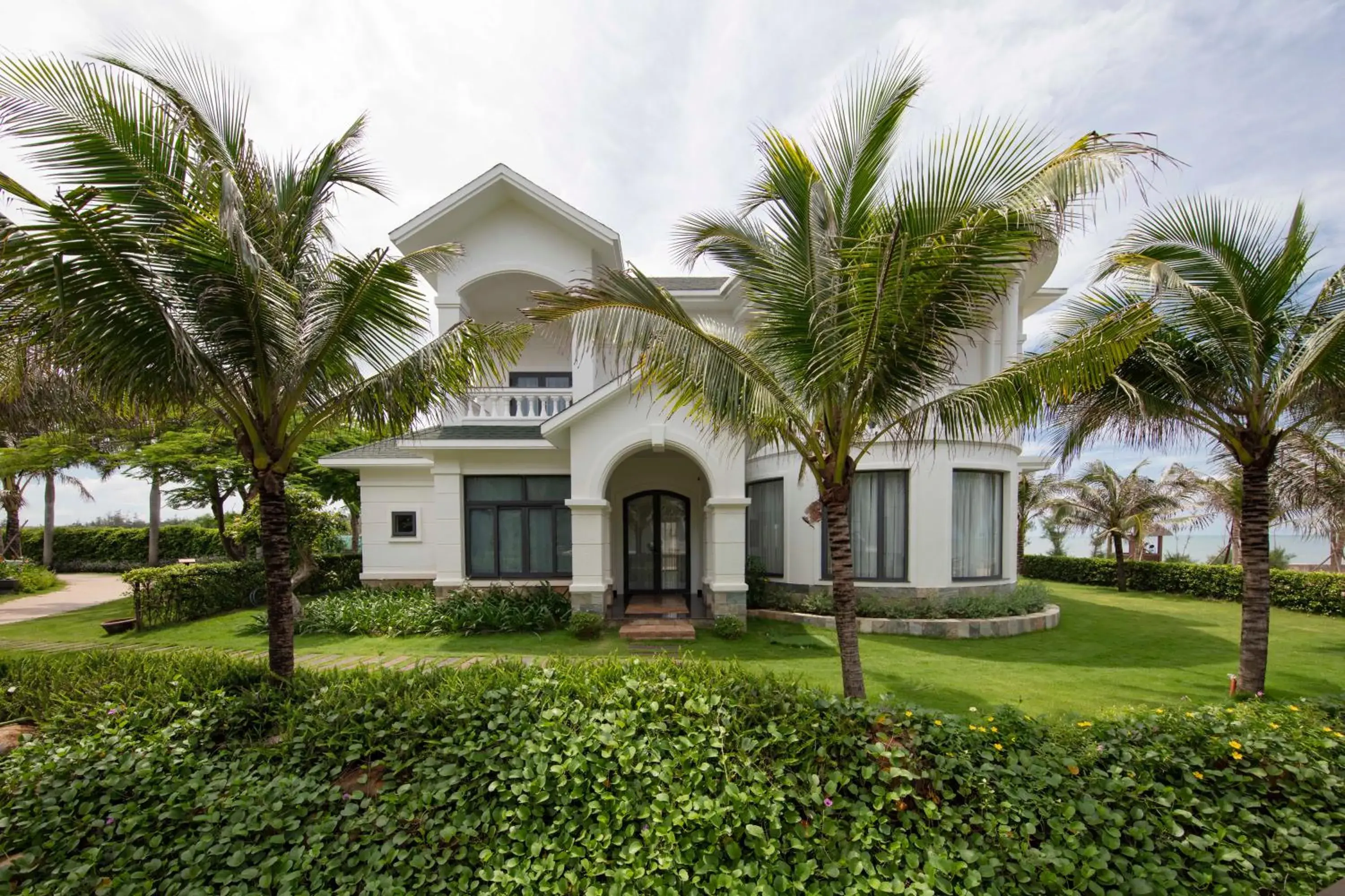 Four-Bedroom Villa with Private Pool - Beach Front in Le Palmier Ho Tram Resort - Beachfront with Private Beach Four-Bedroom Villa with Private Pool - Beach Front in Le Palmier Ho Tram Resort - Beachfront with Private Beach