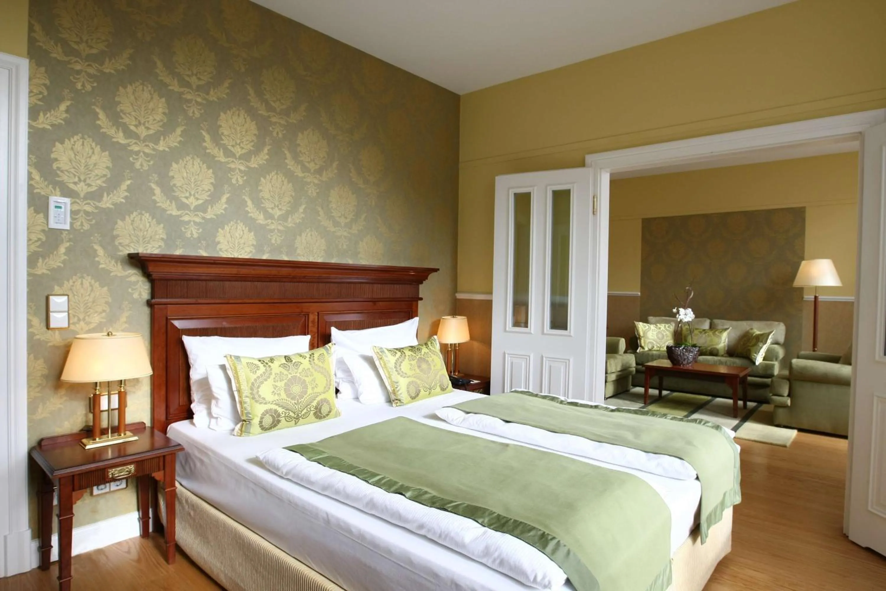 Patio, Bed in ATLANTIC Grand Hotel Travemünde