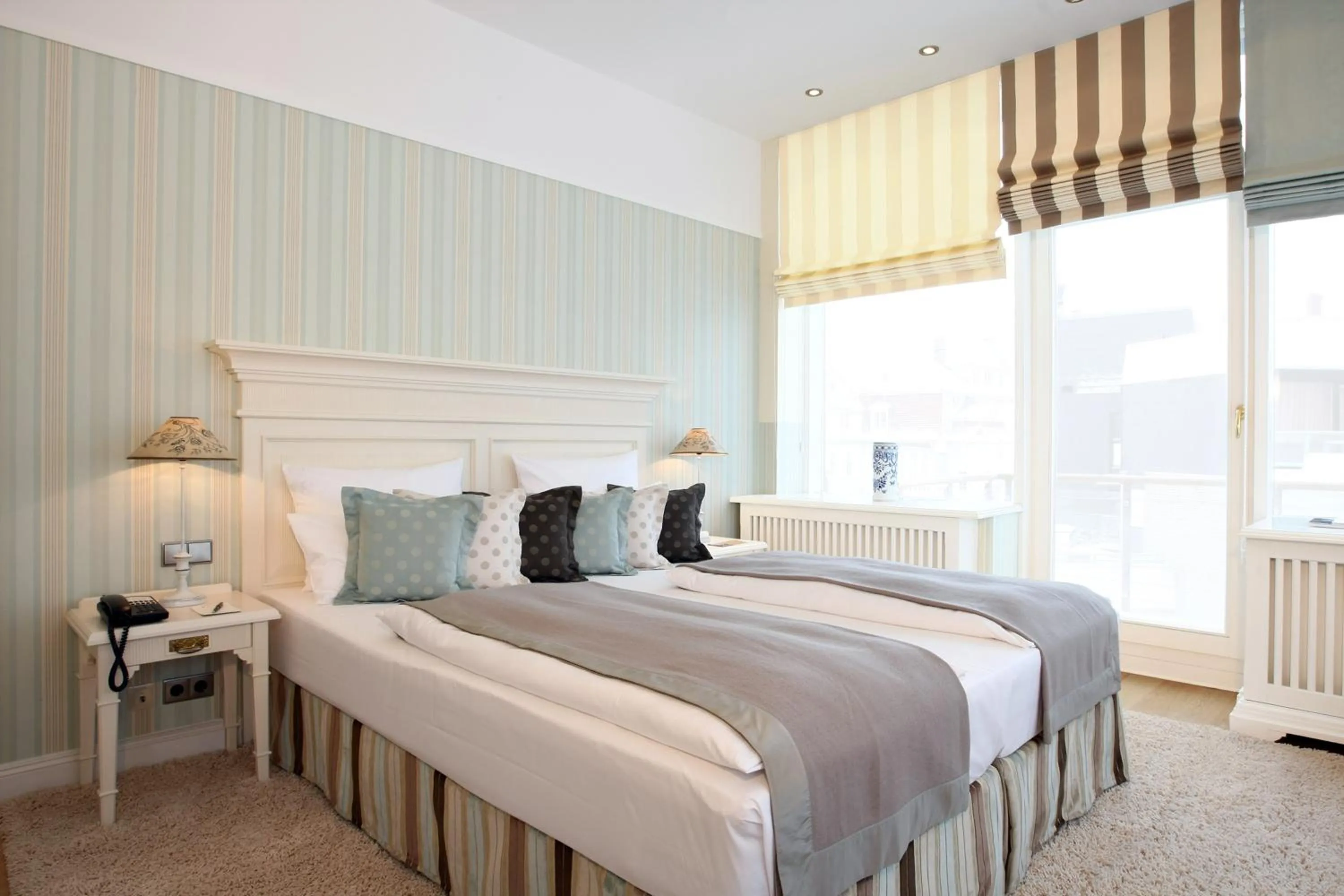 Lake view, Bed in ATLANTIC Grand Hotel Travemünde