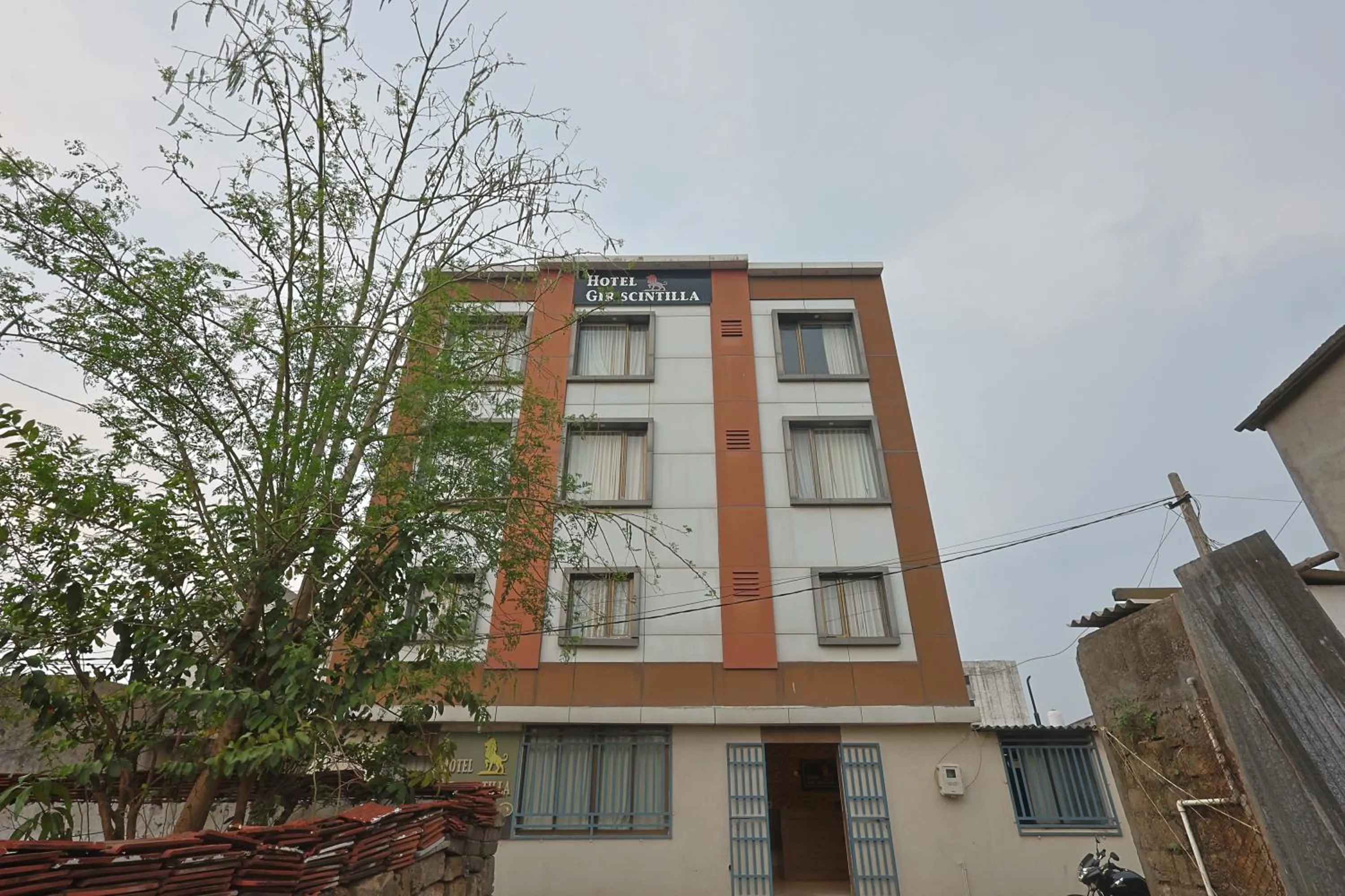 Property building in Hotel Gir Scintilla