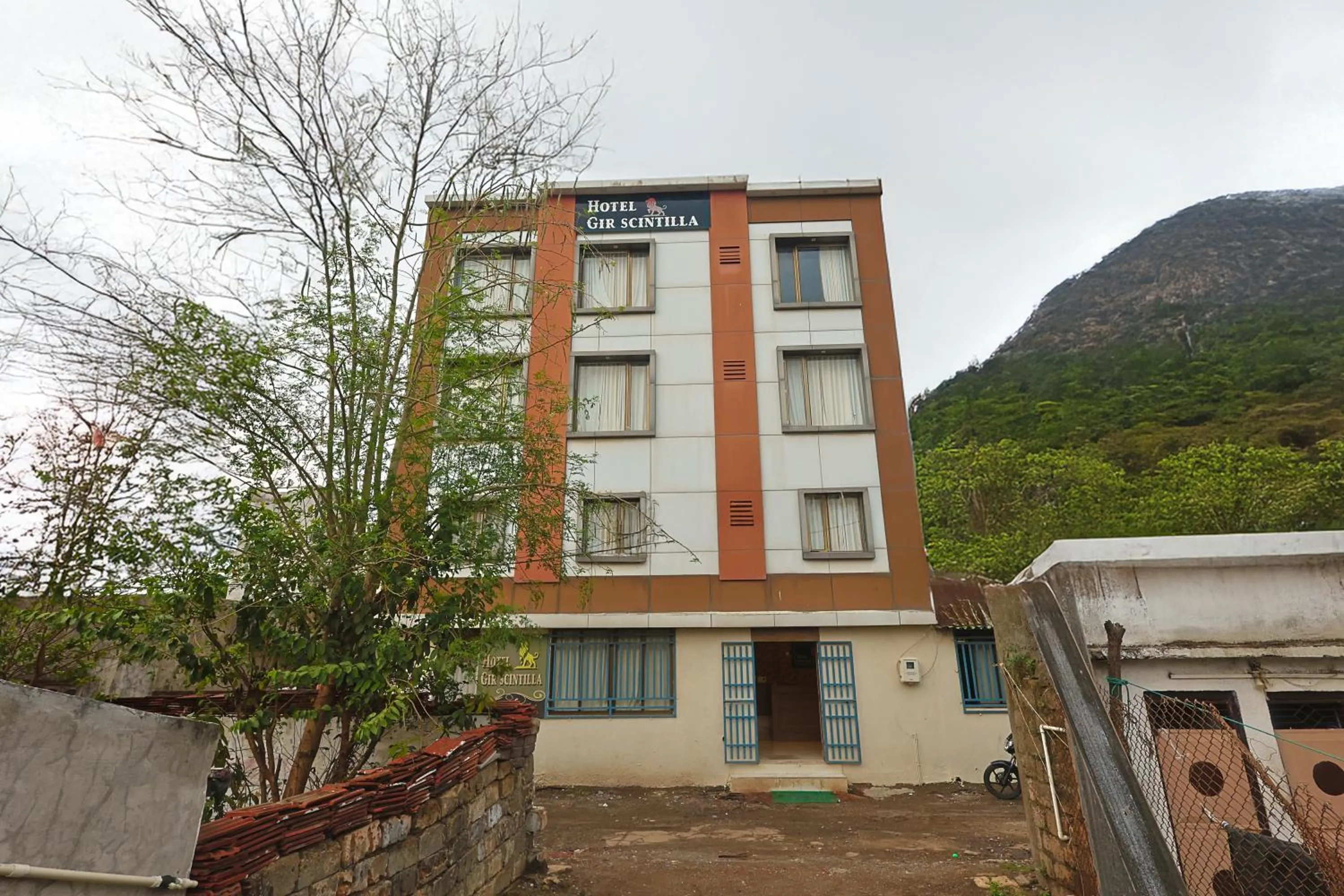 Property building in Hotel Gir Scintilla