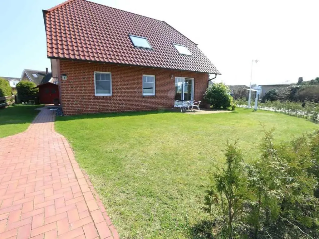 Property building in Haus am Deich Feriendomizil mit Terrasse