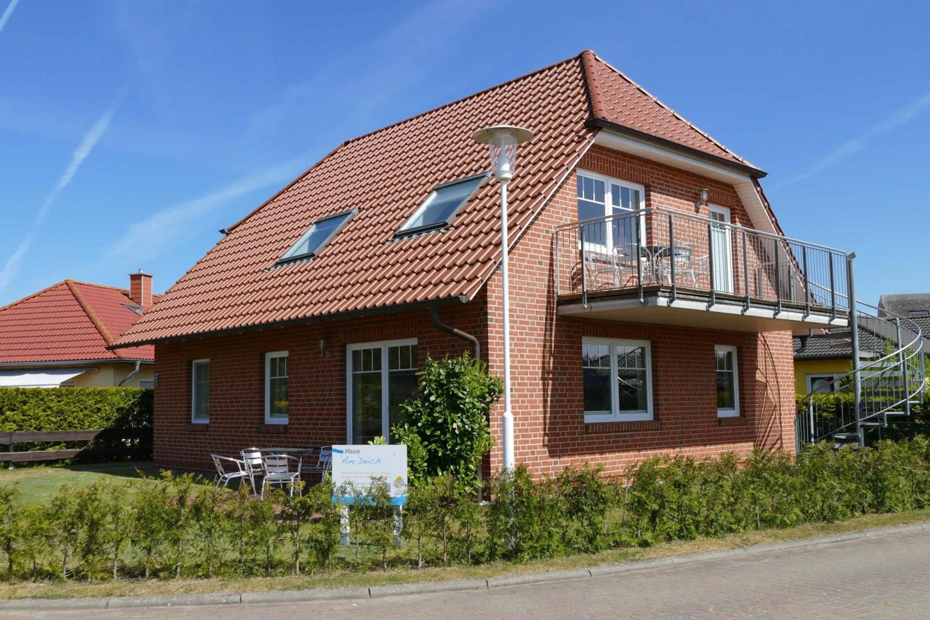 Property building in Haus am Deich Feriendomizil mit Terrasse