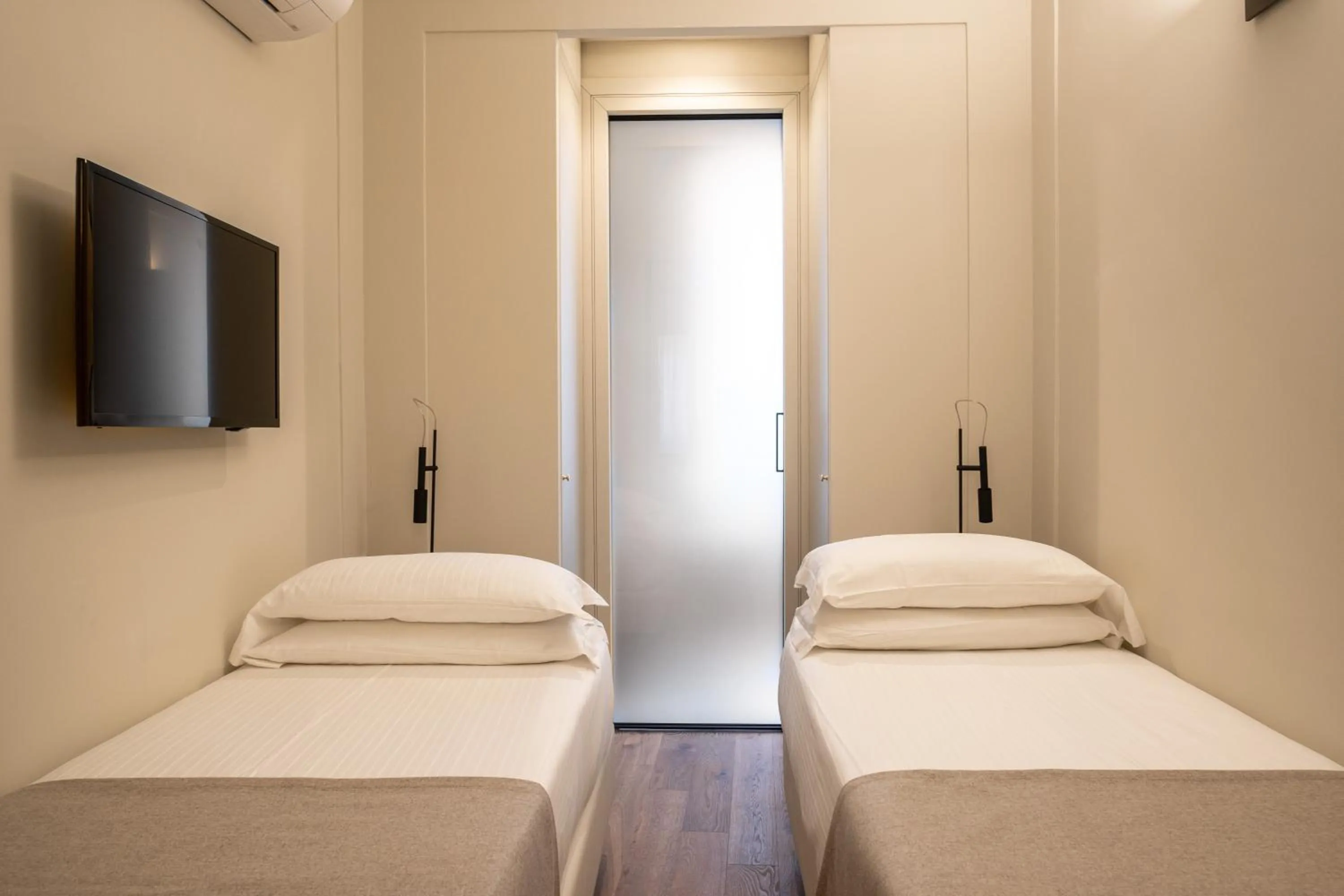 Bed in Smeraldo Townhouse