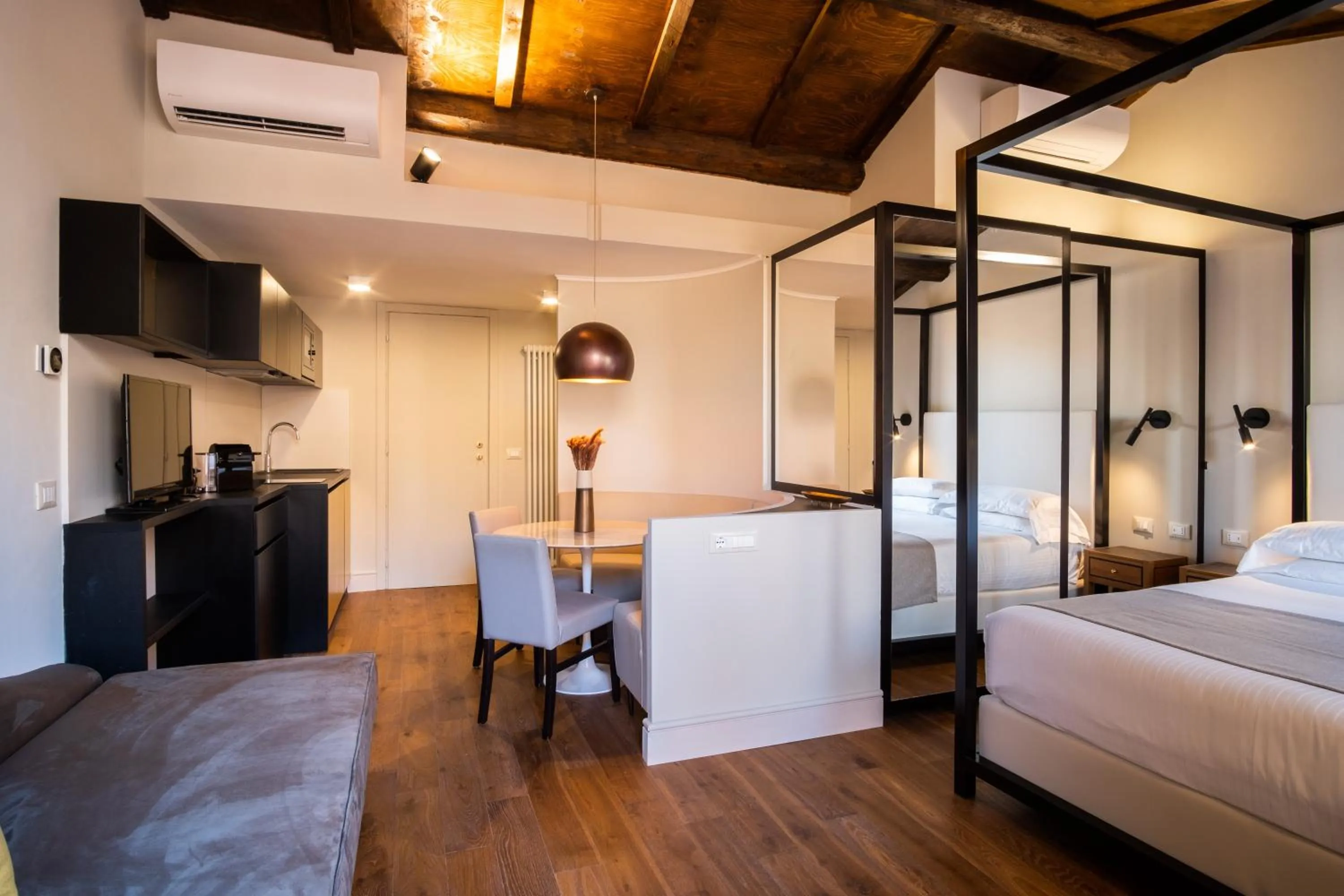 Bed in Smeraldo Townhouse