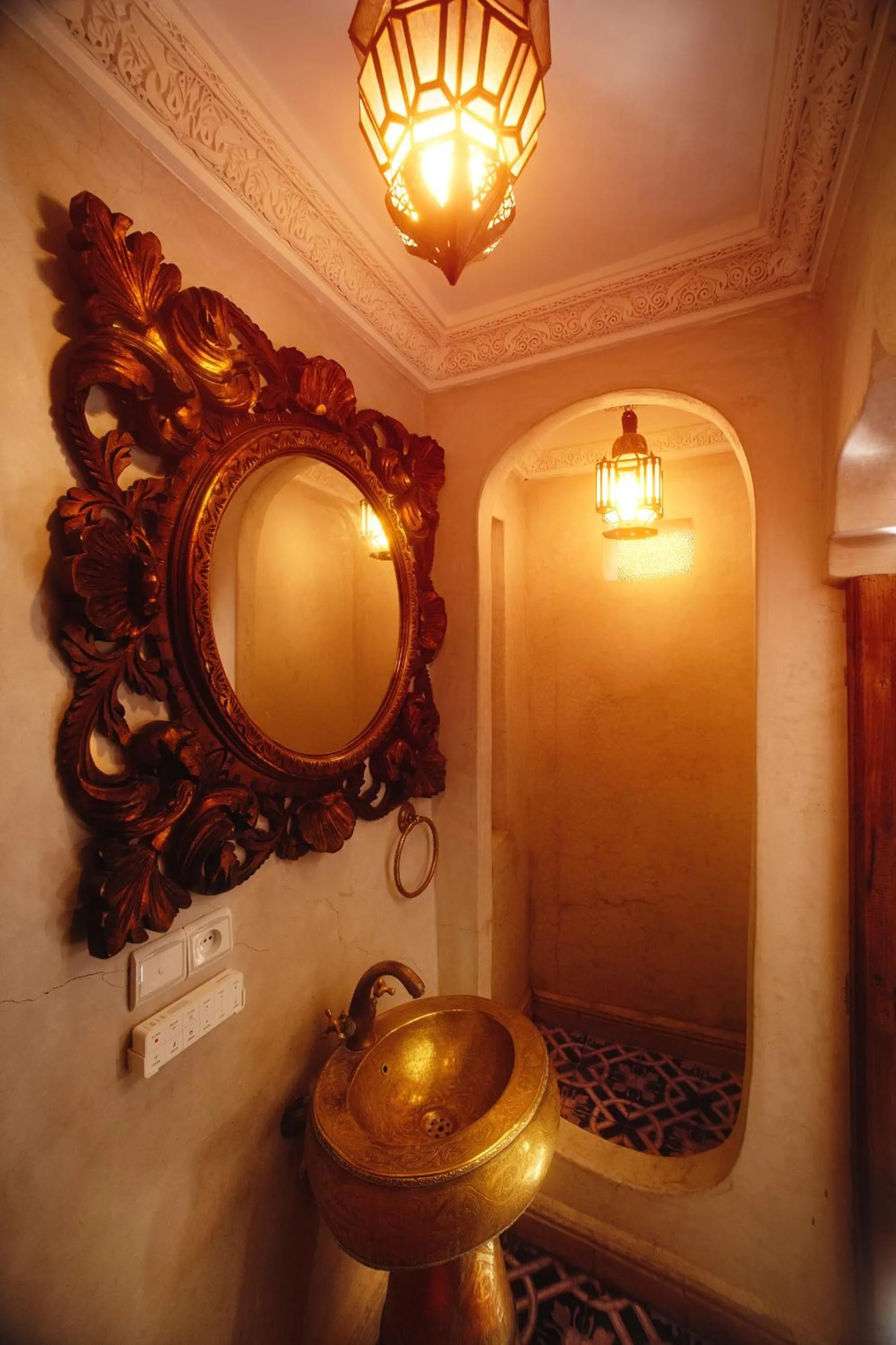 Shower in Riad Persephone