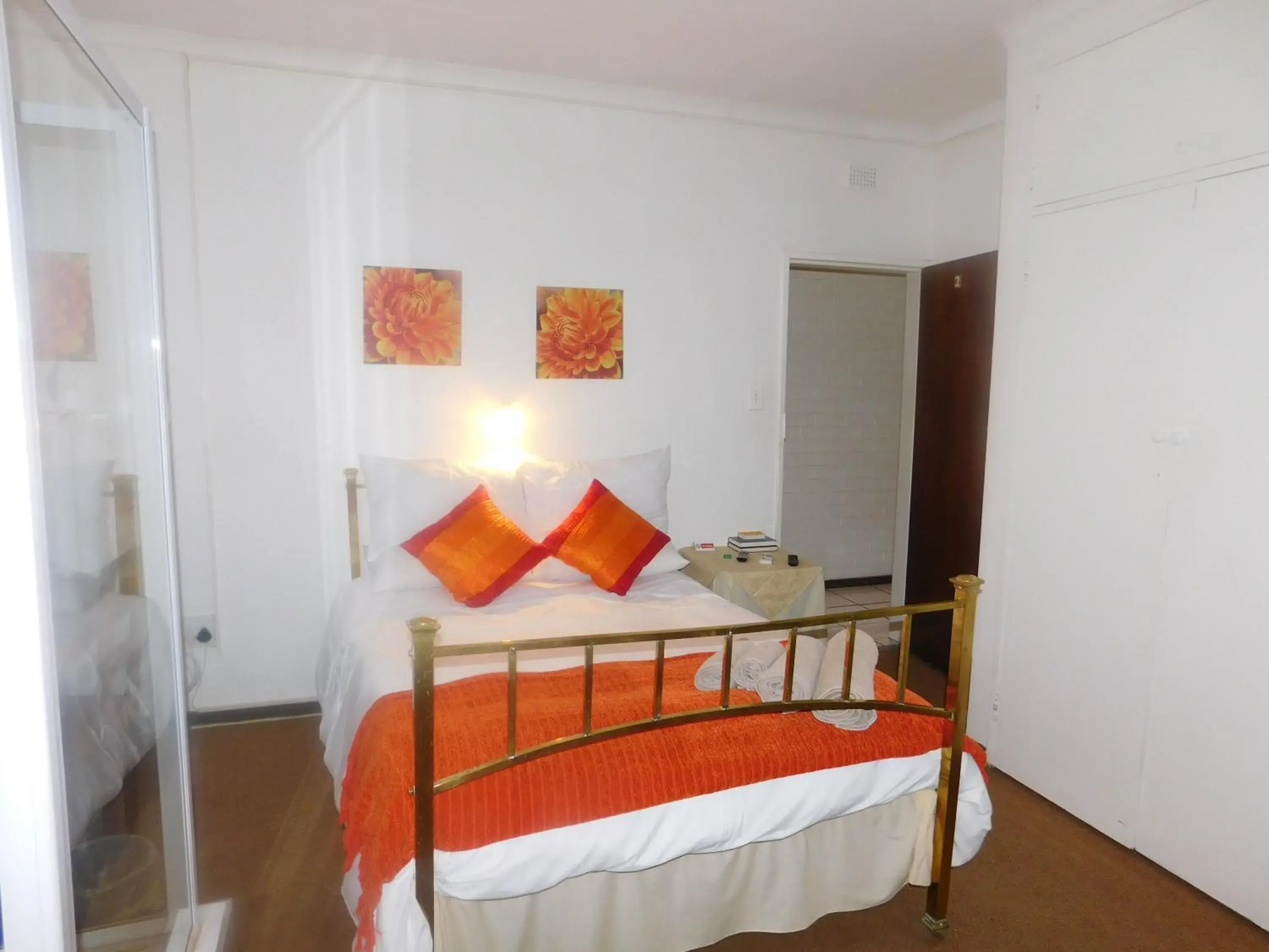 Double Room with Private Bathroom - single occupancy in Fouriestreet 199 Bed and Breakfast Double Room with Private Bathroom - single occupancy in Fouriestreet 199 Bed and Breakfast