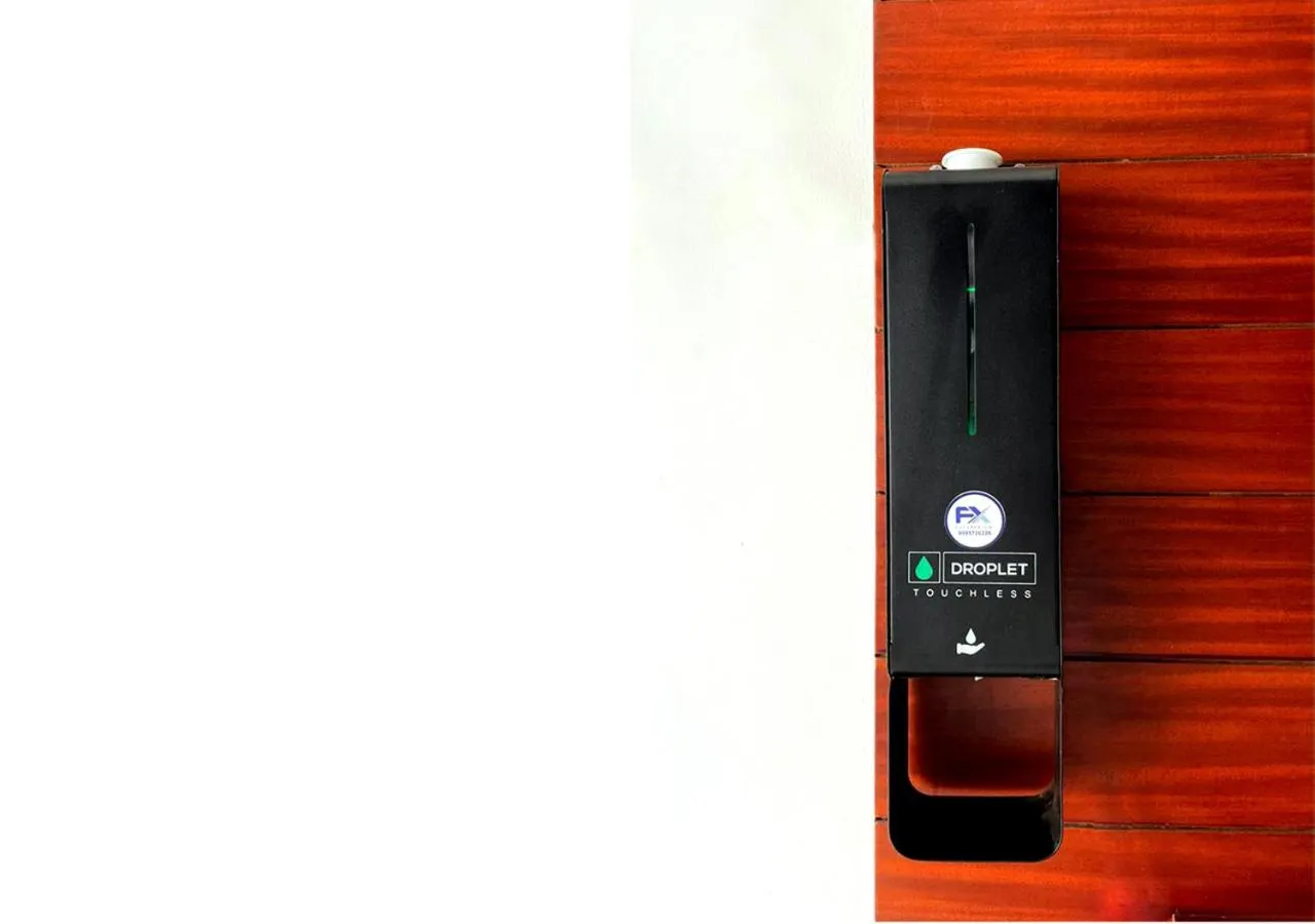 Communal lounge/ TV room in The Reach Hotel