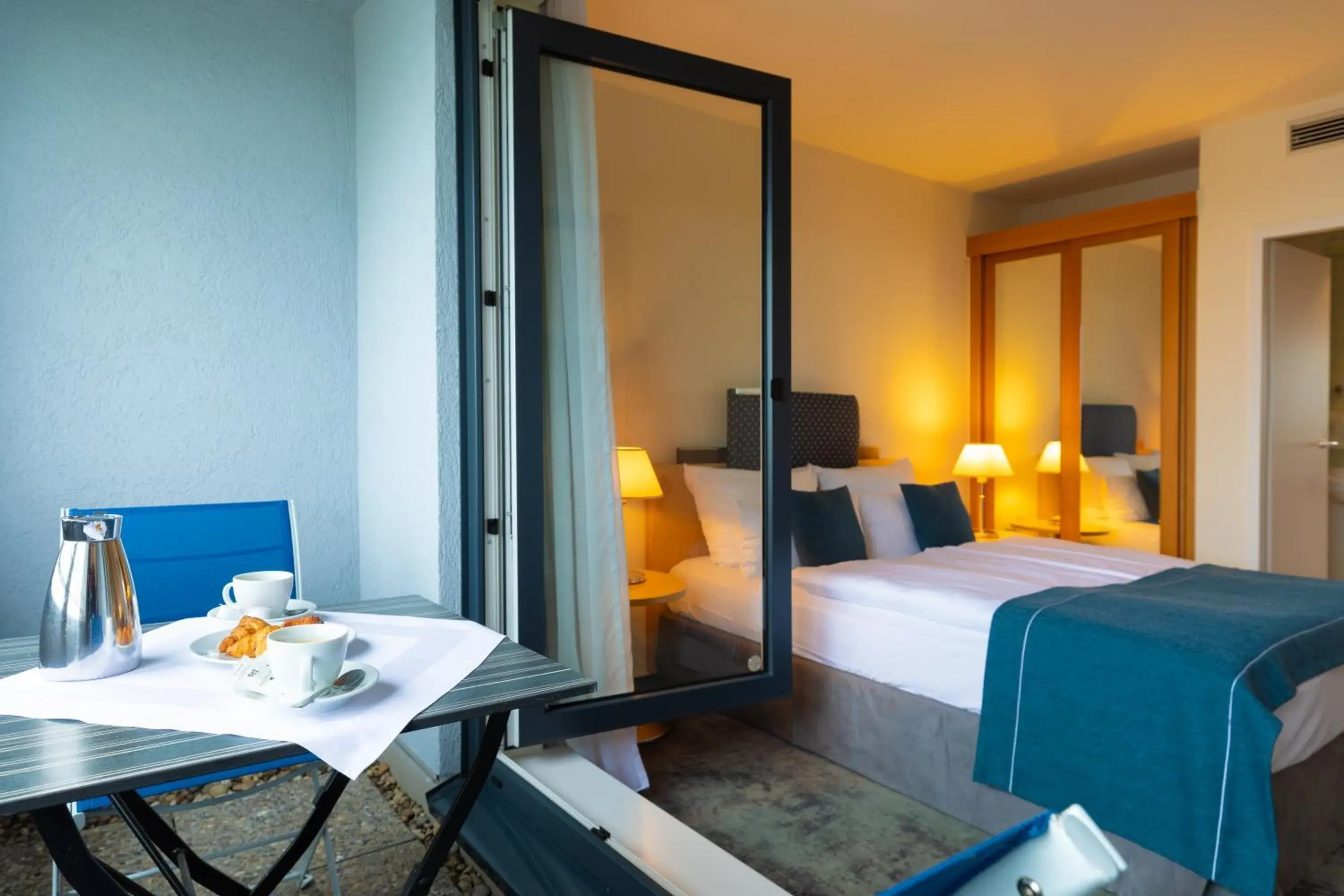 Photo of the whole room, Bed in Garner Hotel Rüsselsheim by IHG Photo of the whole room, Bed in Garner Hotel Rüsselsheim by IHG