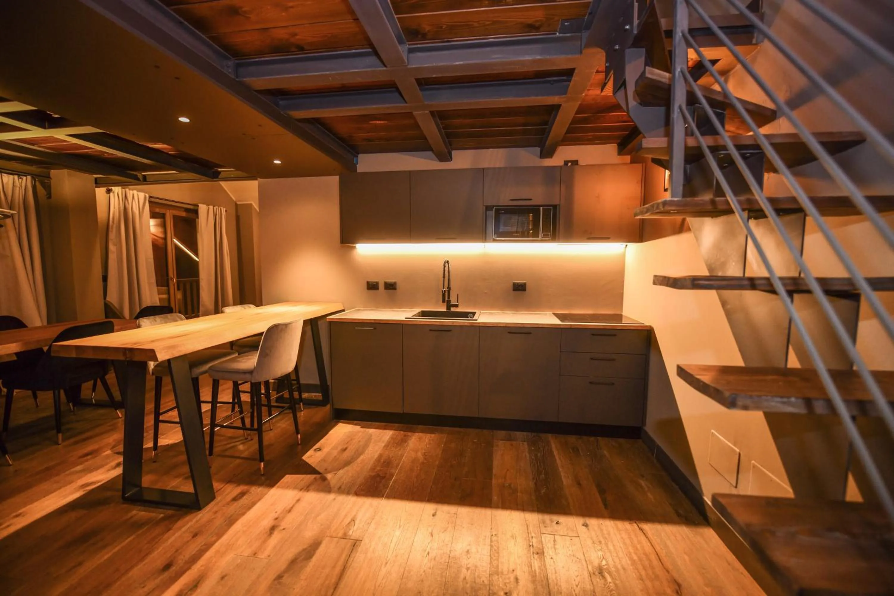 Kitchen or kitchenette in Chalet Everest - Luxury Apartments