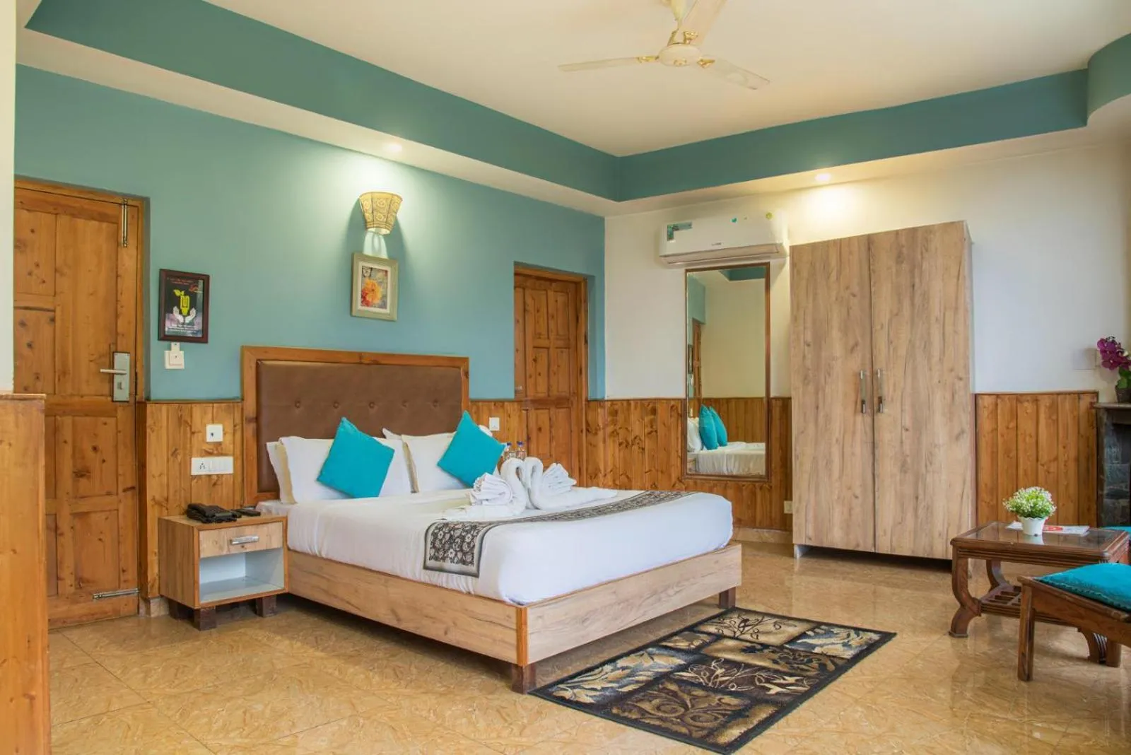 Balcony/Terrace, Bed in Nandini Villa Dharamshala