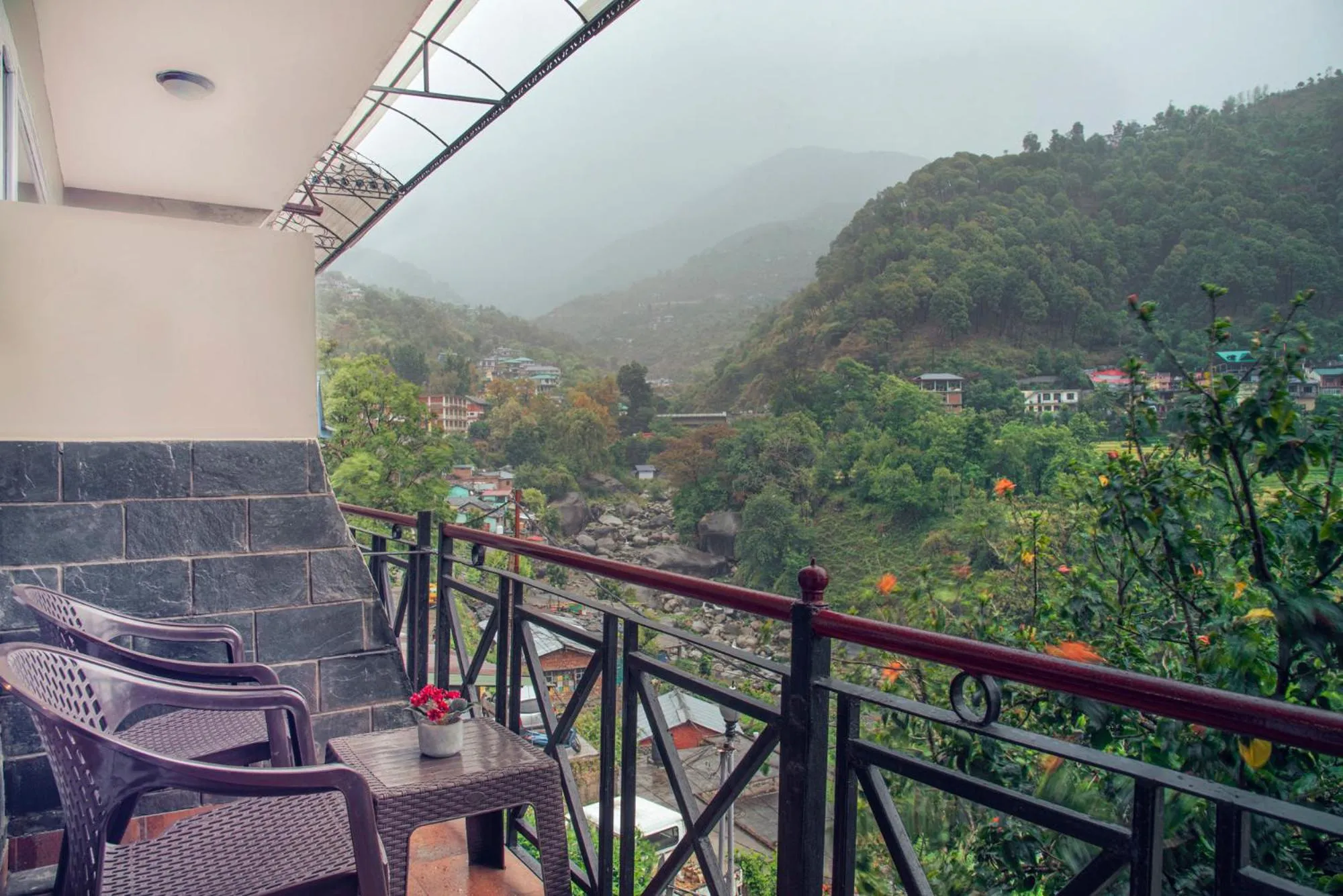 Balcony/Terrace in Nandini Villa Dharamshala