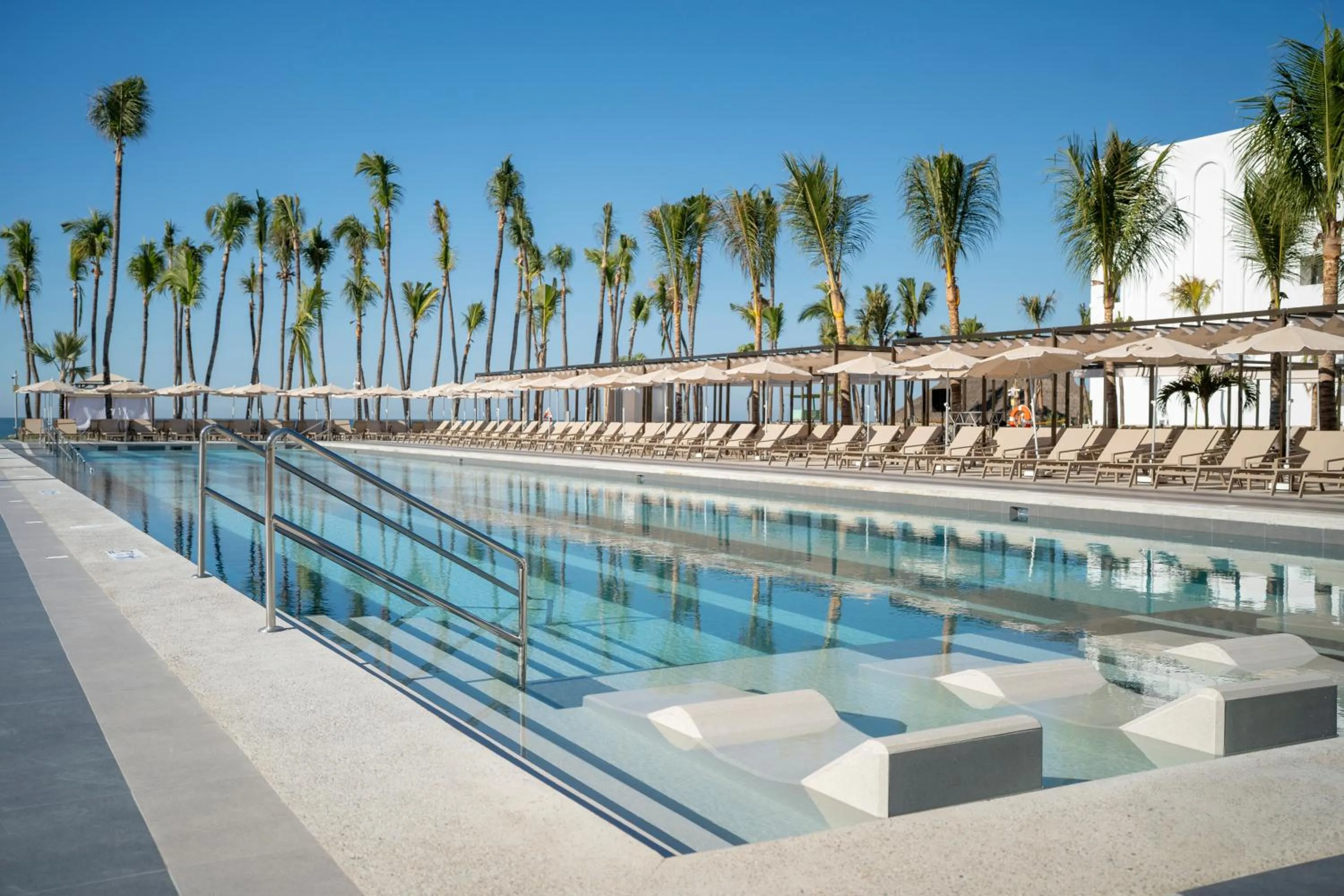 Swimming pool in Riu Jalisco - All Inclusive