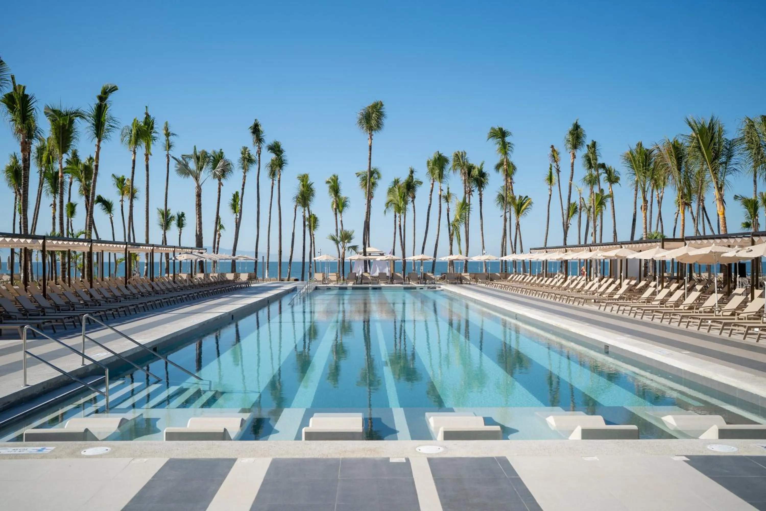 Swimming pool in Riu Jalisco - All Inclusive