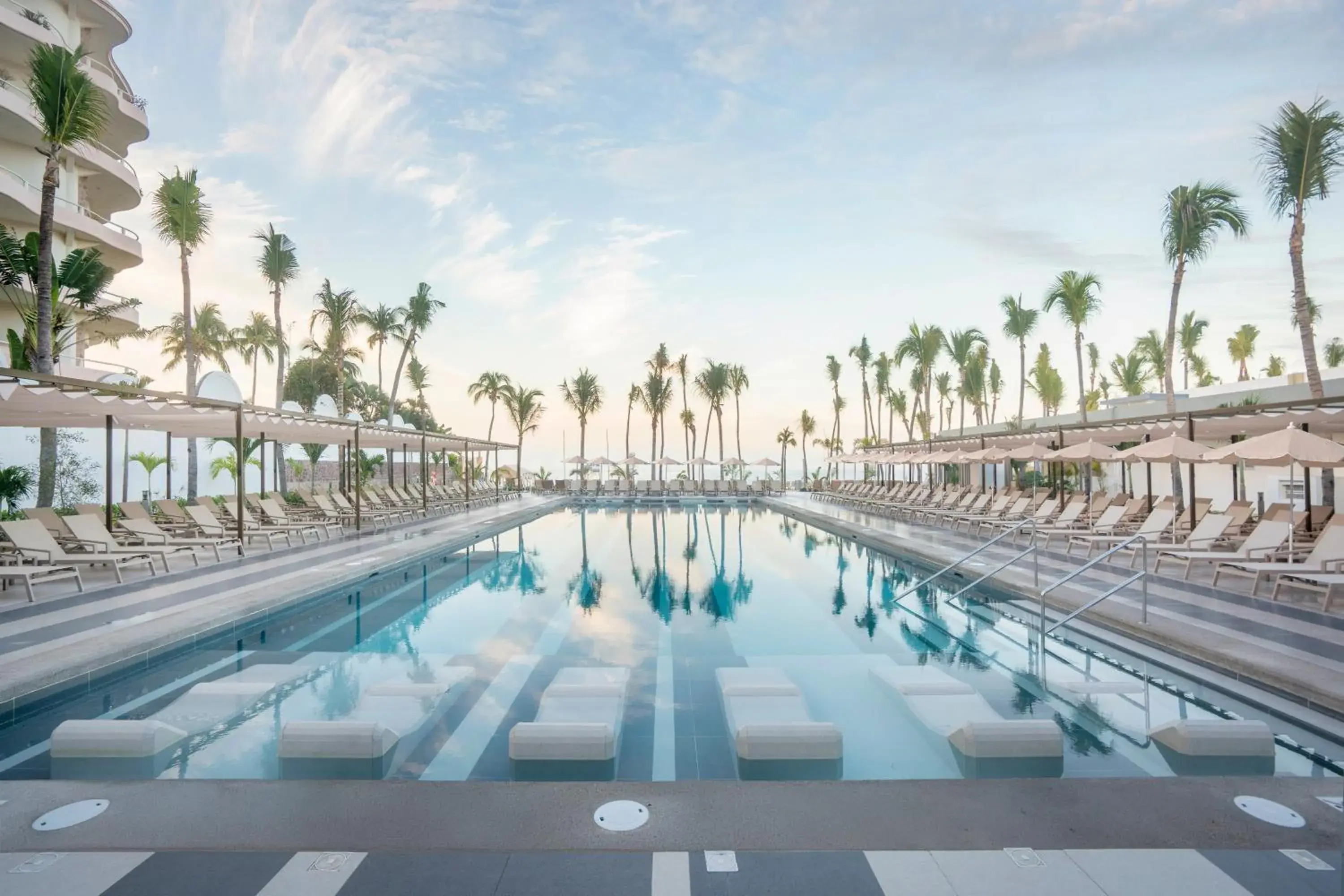 Swimming pool in Riu Jalisco - All Inclusive Swimming pool in Riu Jalisco - All Inclusive