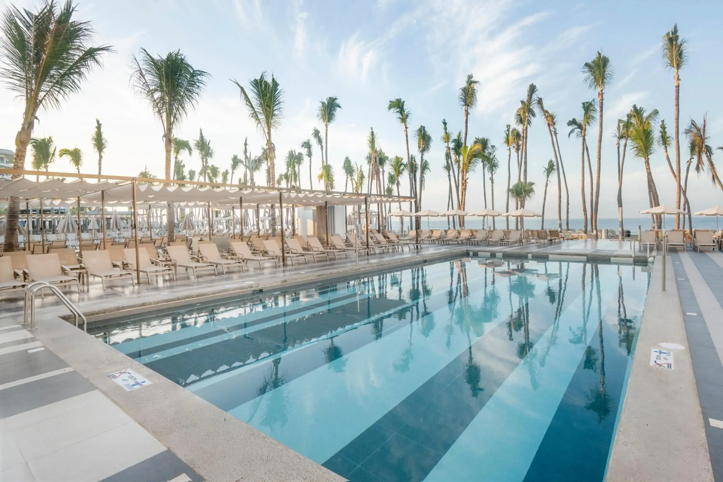 Swimming pool in Riu Jalisco - All Inclusive Swimming pool in Riu Jalisco - All Inclusive