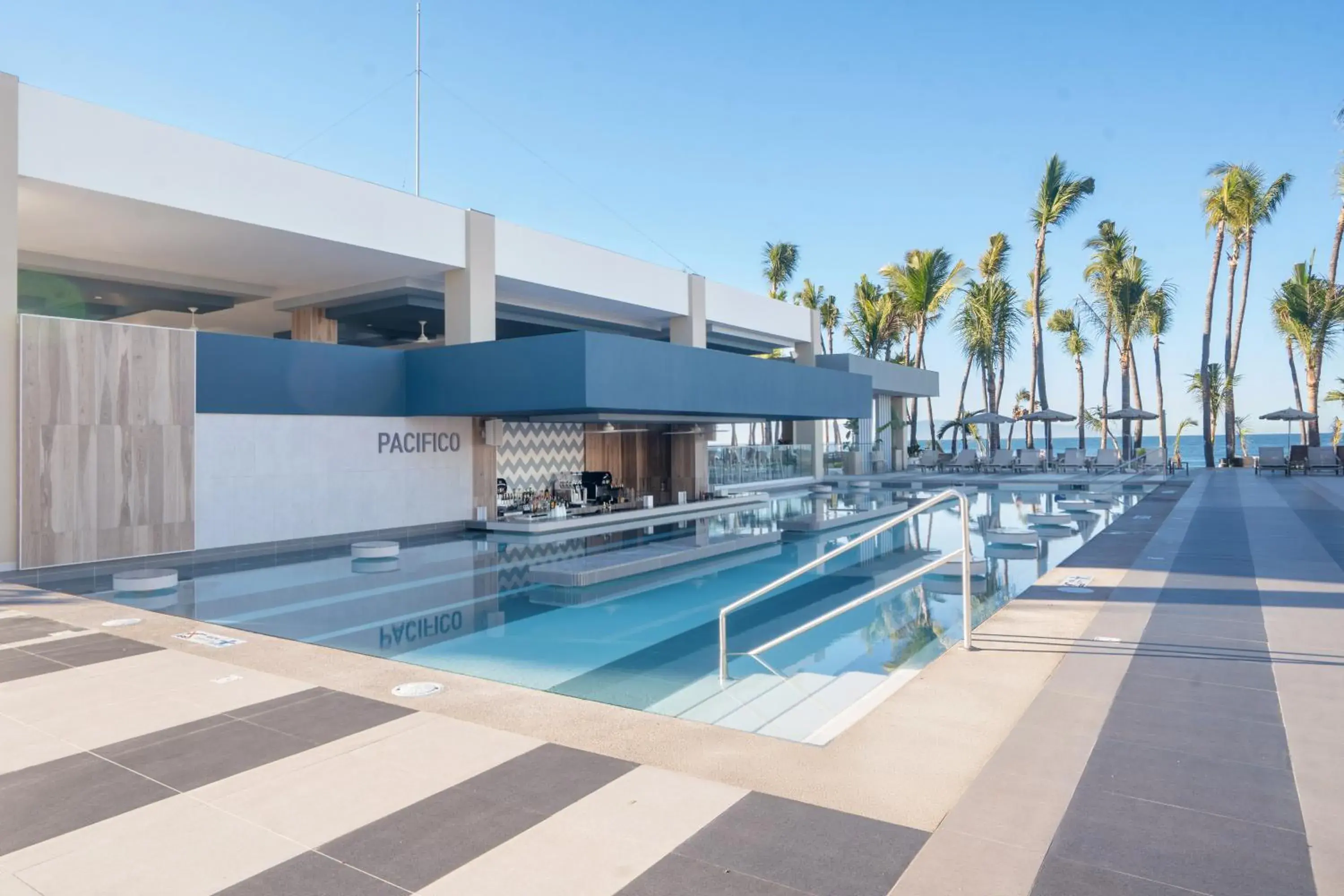 Swimming pool in Riu Jalisco - All Inclusive Swimming pool in Riu Jalisco - All Inclusive